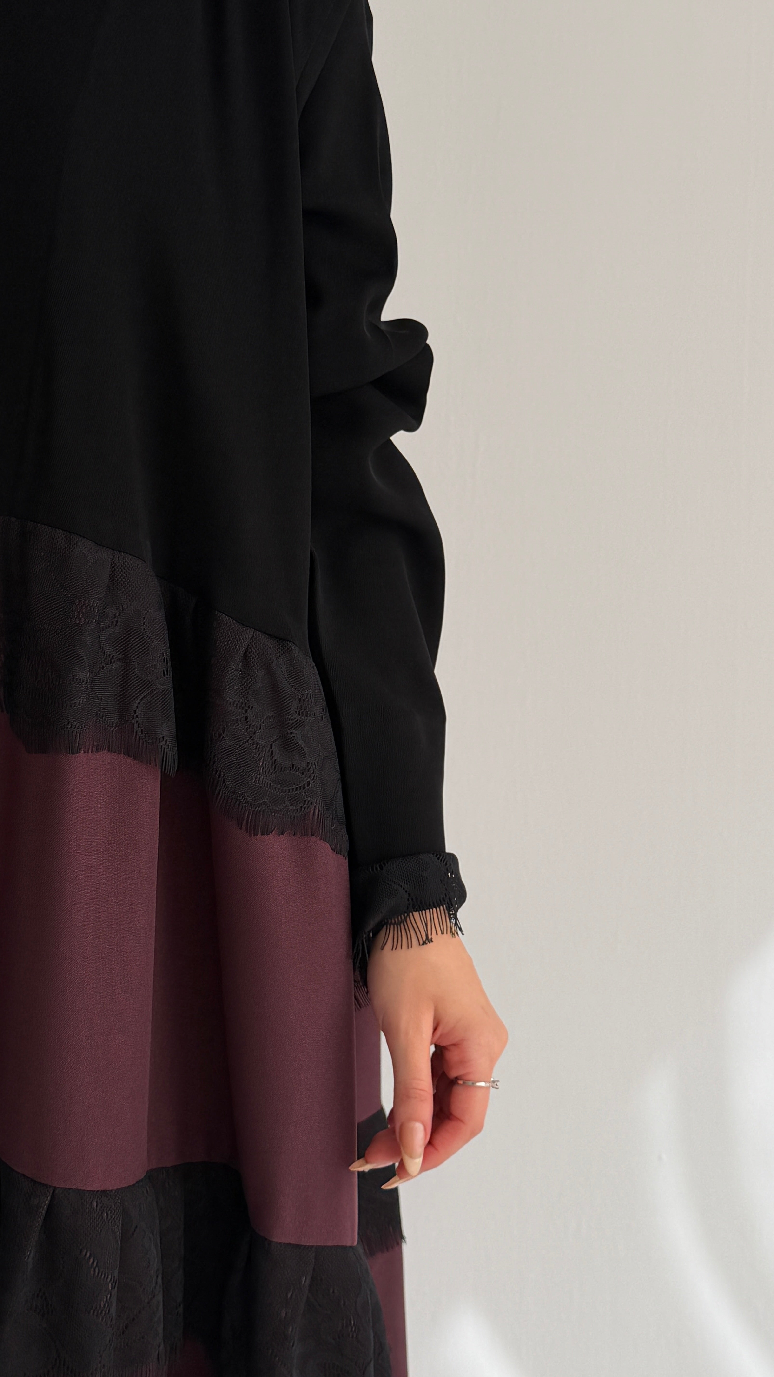 MW2029 - عباية ملكي مع اضافة كلفه دانتيل الاسود مع اضافه الكتان - Aya