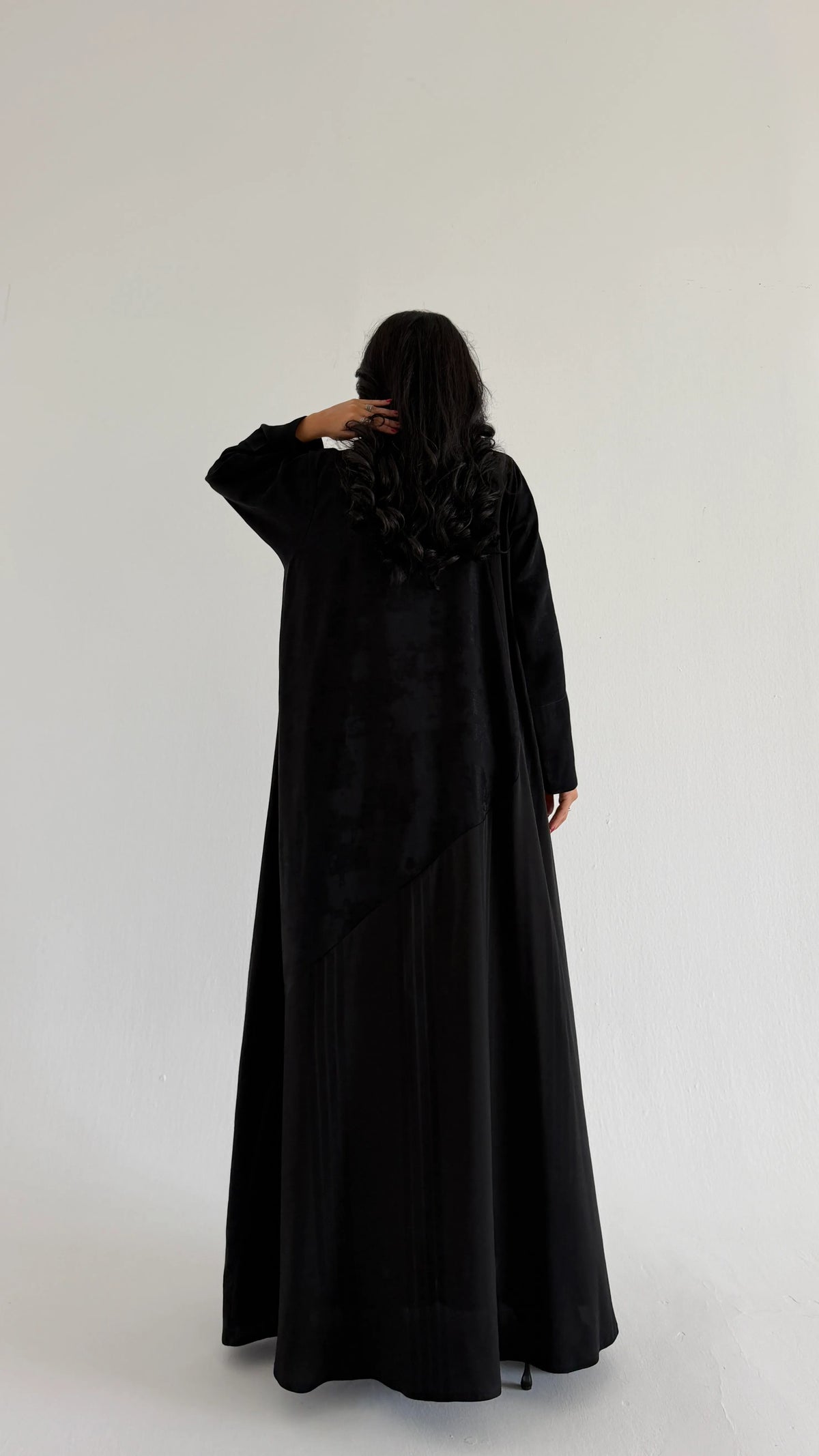 MWT4402 - عباية جاكارد هاينك بتدخيلة عصرية - Aya