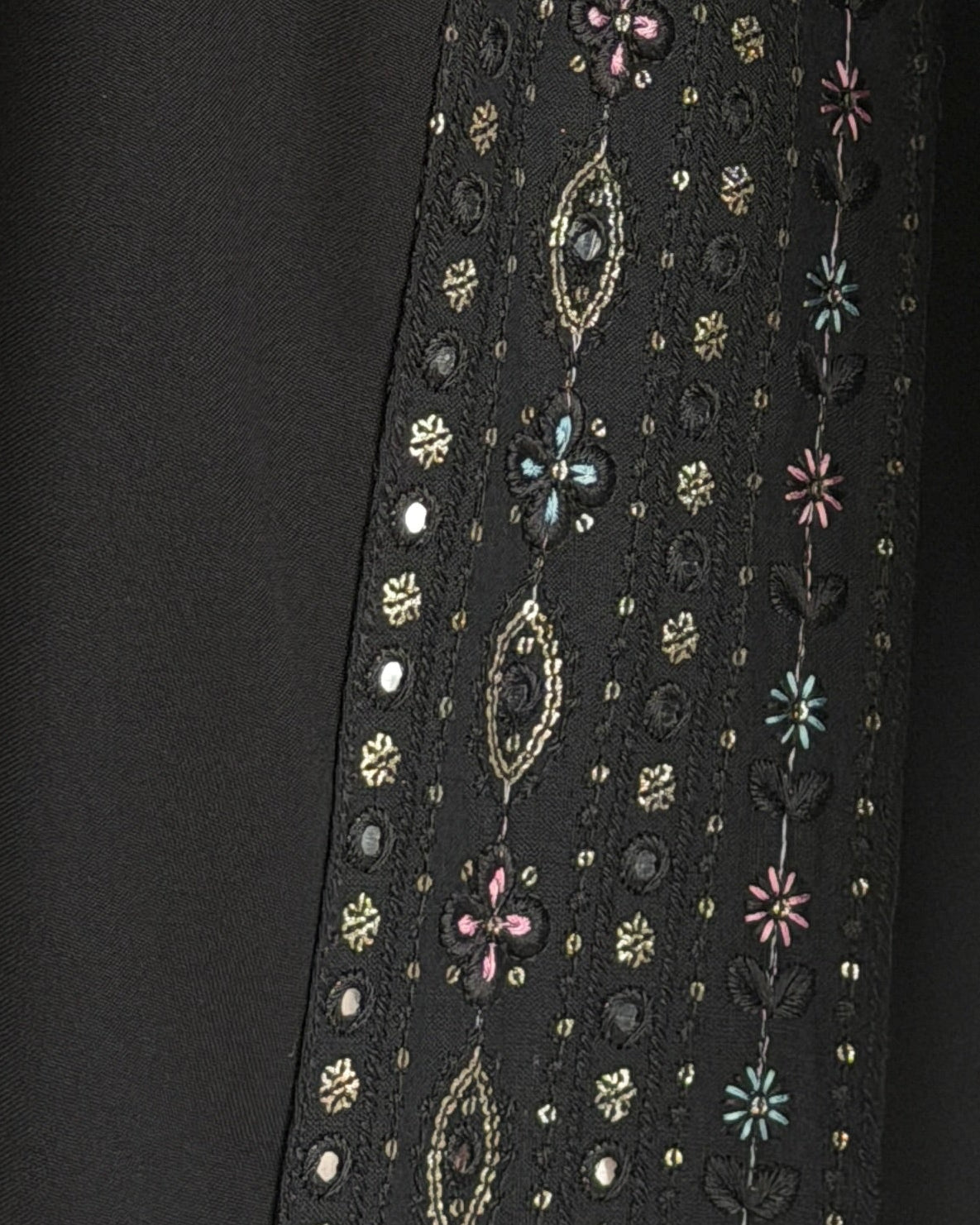 MWT1032 - عباية اسود مع تدخيله لنن تطريز - Aya