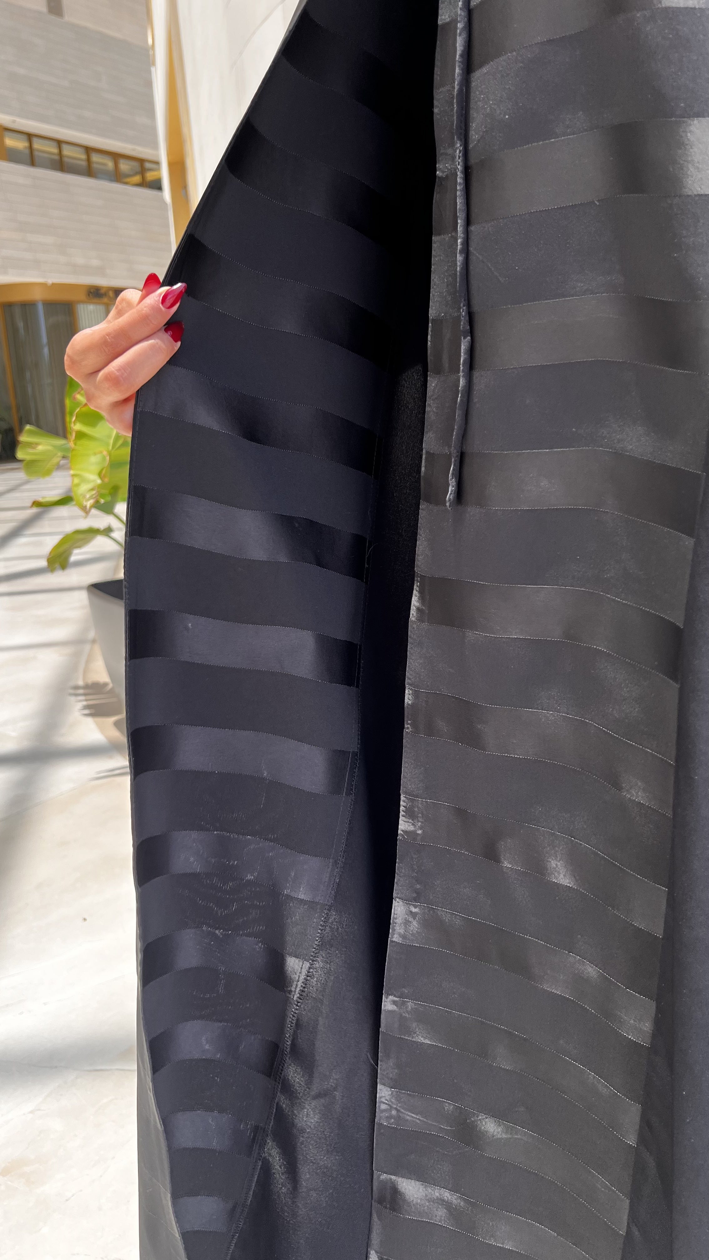 MW1571 -عباية كريب ملكي مع حرير وربطة | Royal Crepe Abaya with Silk Tie Detail - Aya