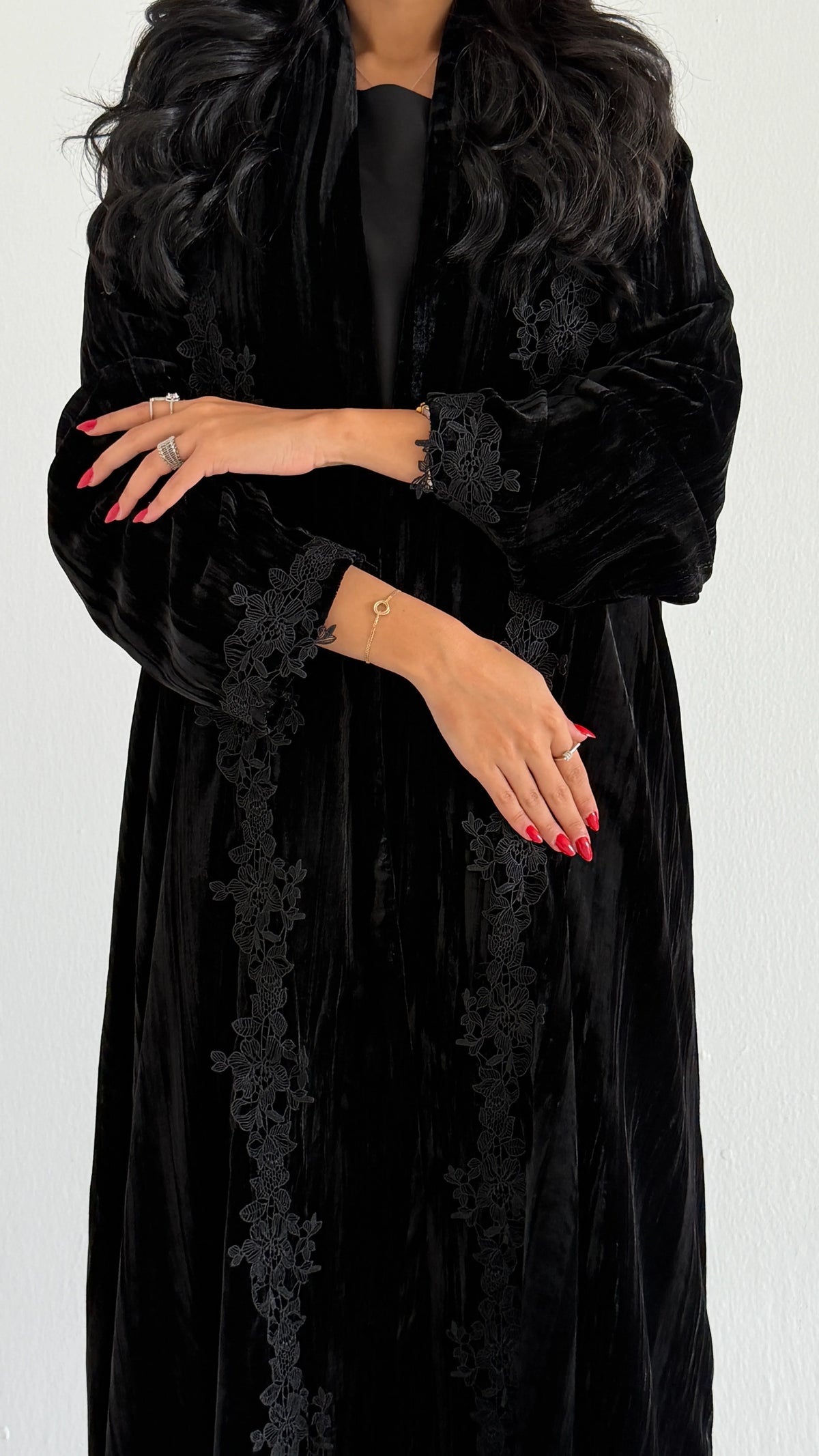 MWT1297 - عباية مخمل مع دانتيل أسود - Aya
