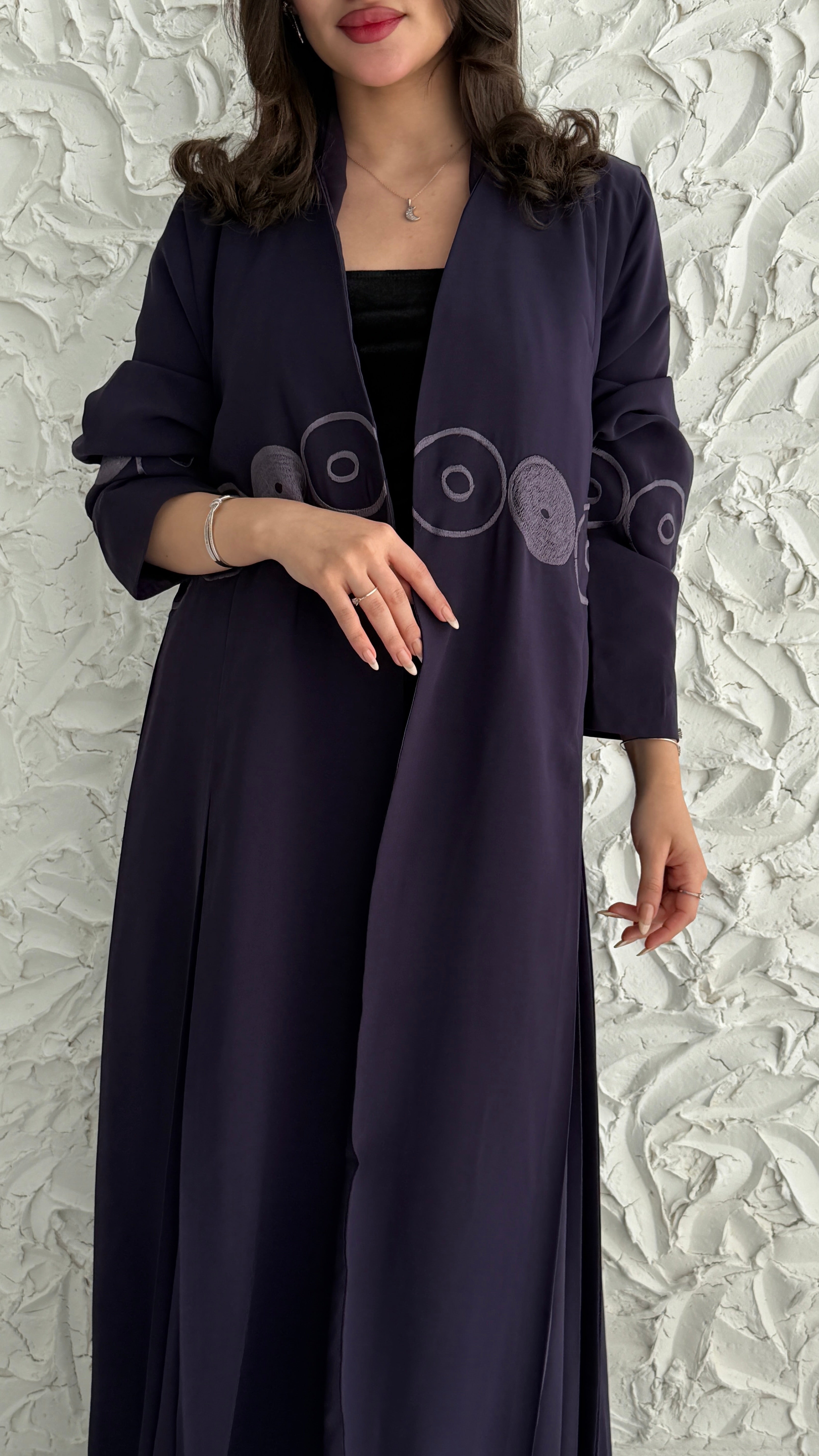 MW2067 - عباية بليزر تطريز في الامام والاكمام - Aya