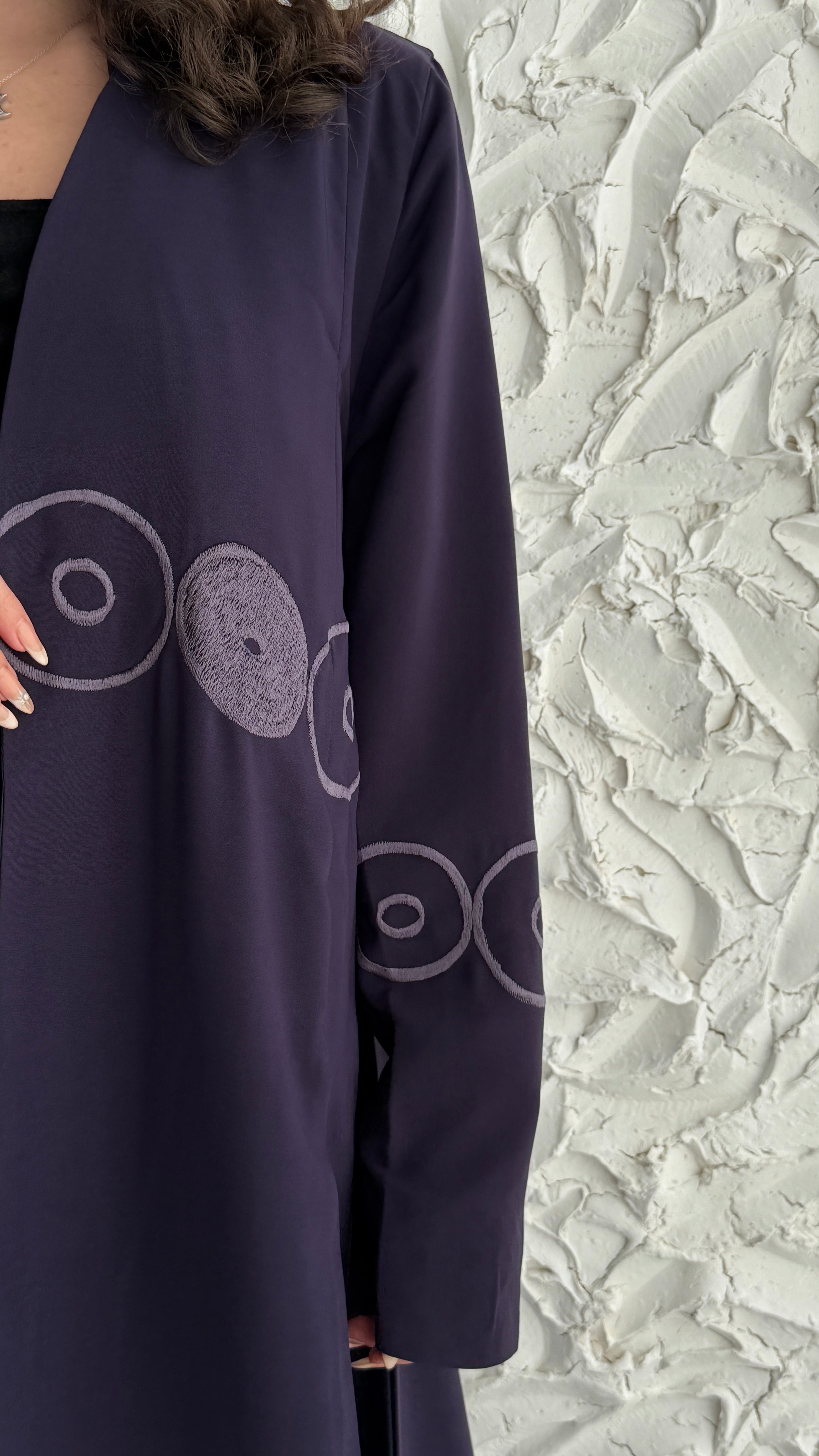 MW2067 - عباية بليزر تطريز في الامام والاكمام - Aya