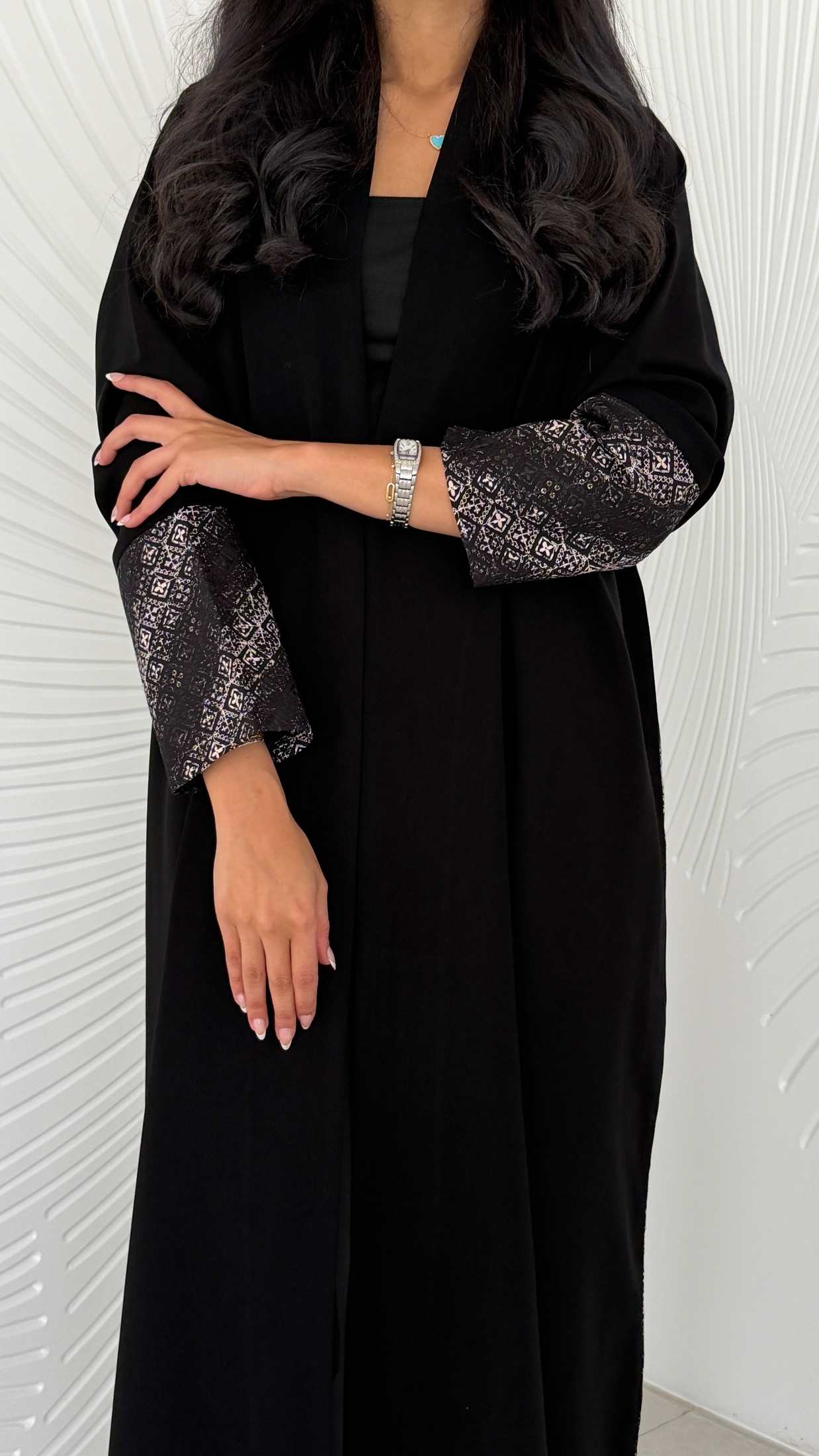MWT2059 - عباية كريب اسود مع تدخيلة ركامة - Aya