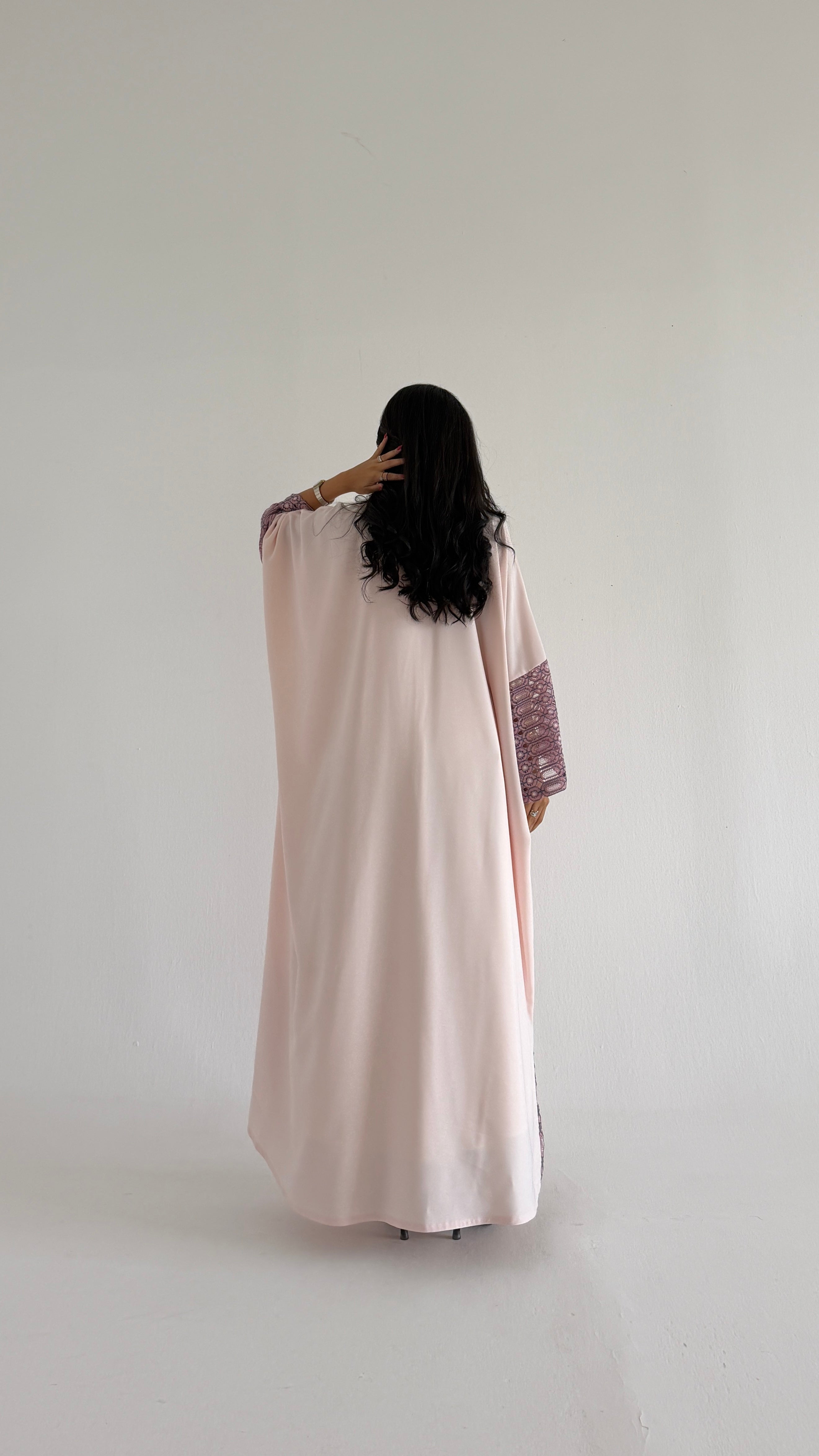 MWT2117 - عباية كريب بتدخيلة أكمام