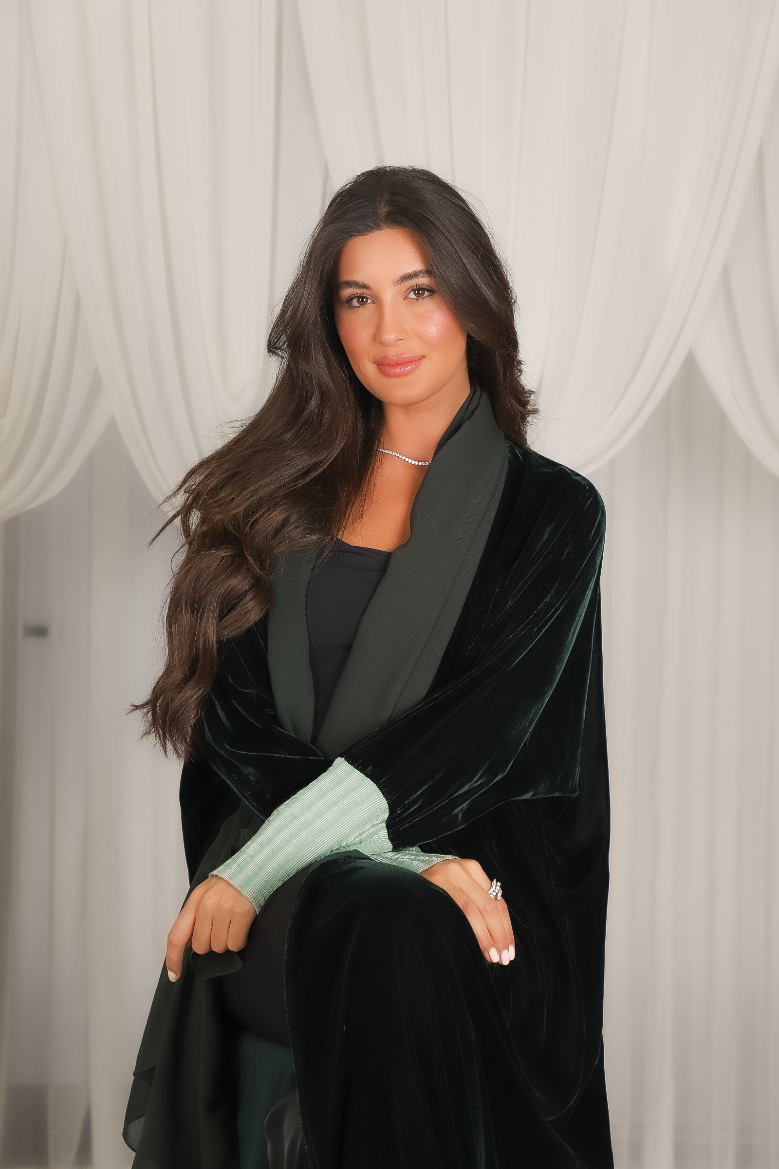 MWT527 - عباية زيتيه بأكمام استرتش - Aya