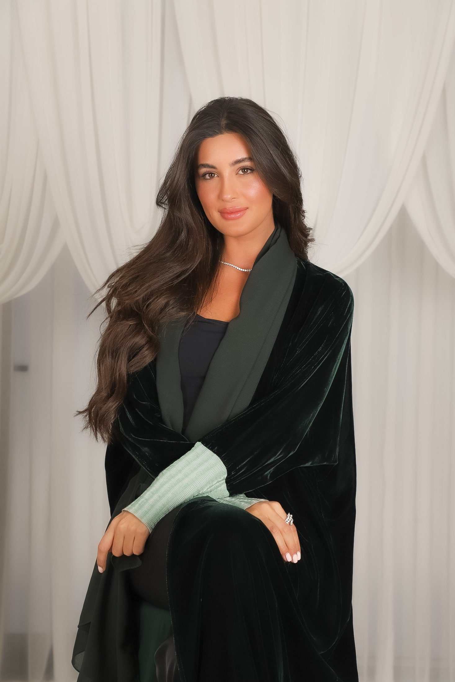 MWT527 - عباية زيتيه بأكمام استرتش - Aya