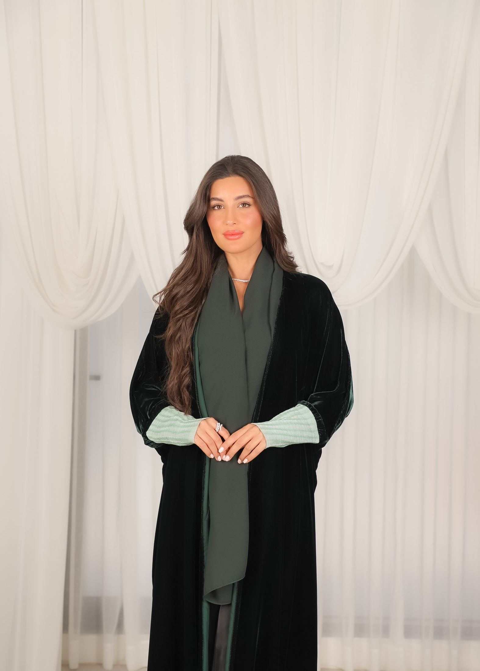 MWT527 - عباية زيتيه بأكمام استرتش - Aya