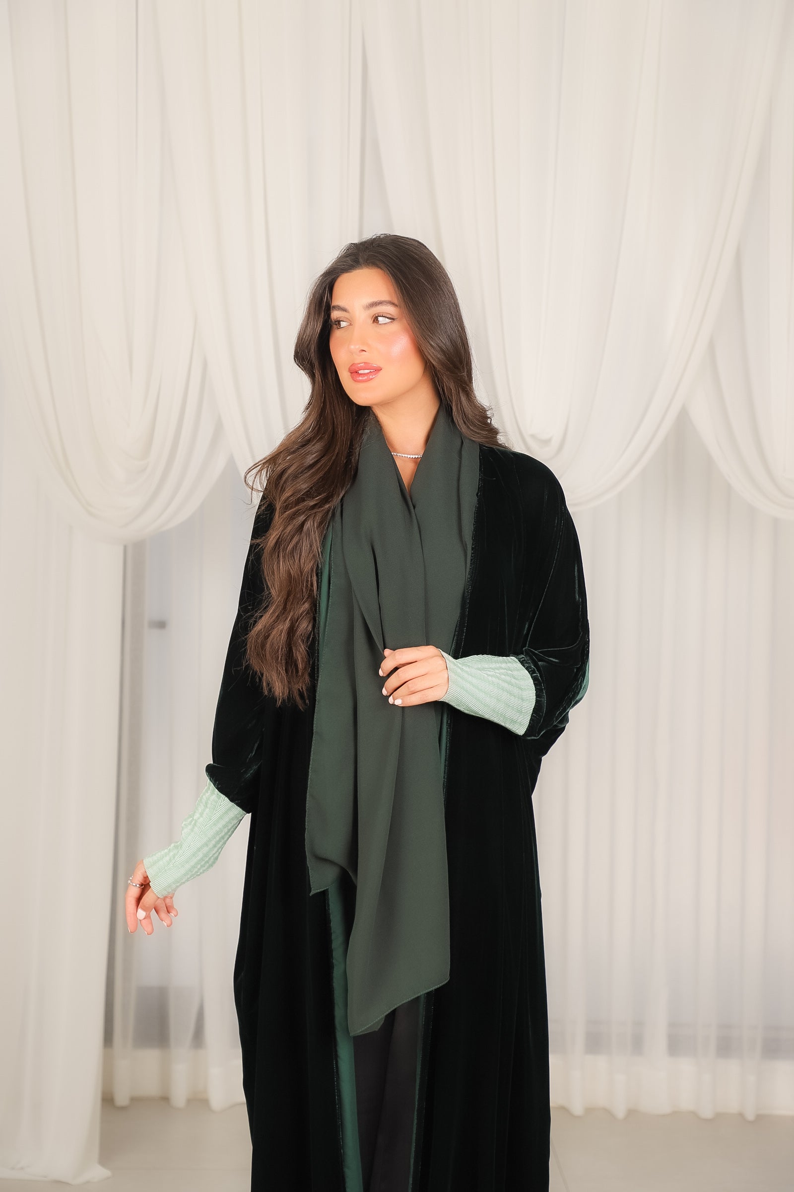 MWT527 - عباية زيتيه بأكمام استرتش - Aya