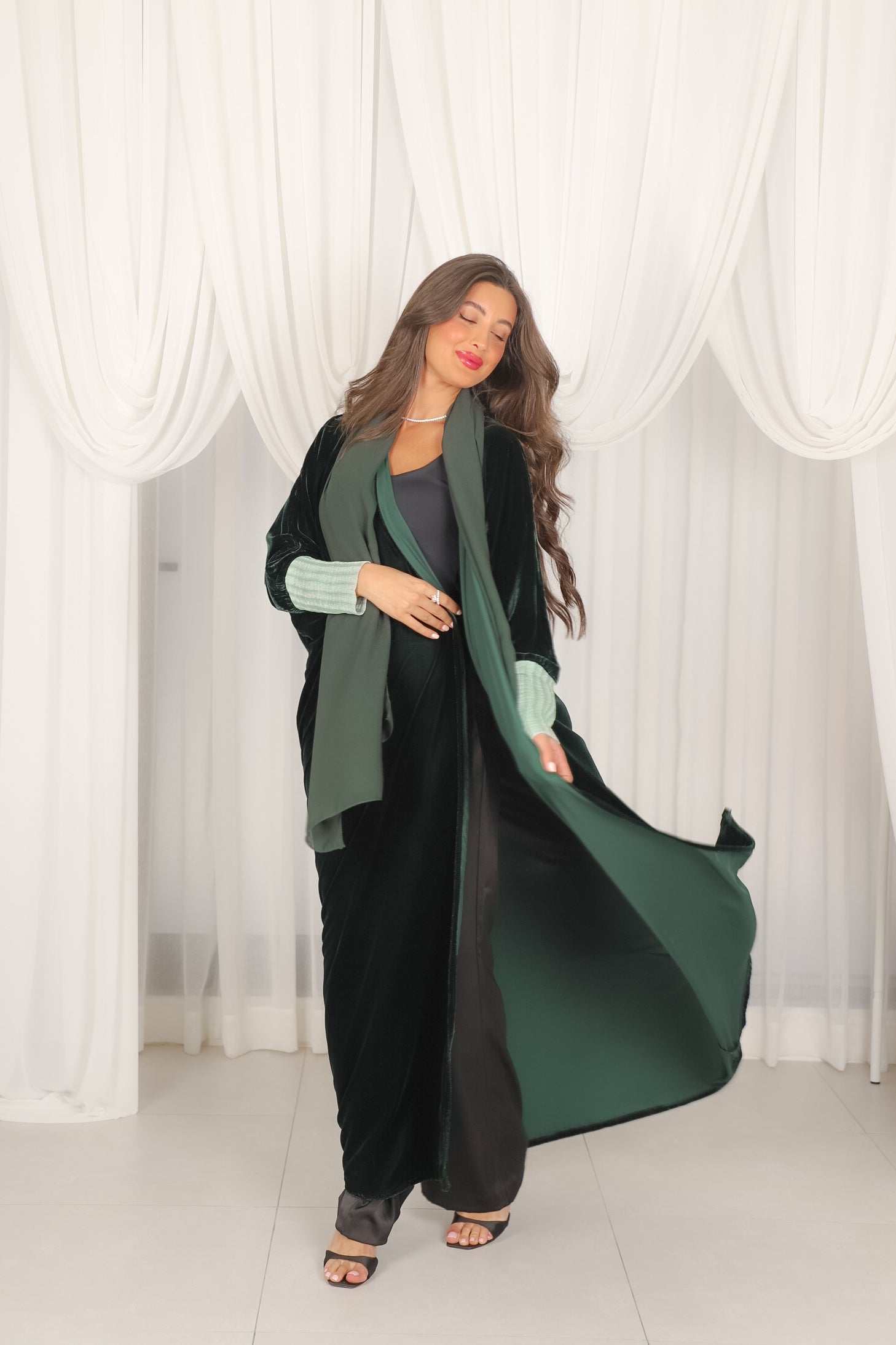 MWT527 - عباية زيتيه بأكمام استرتش - Aya