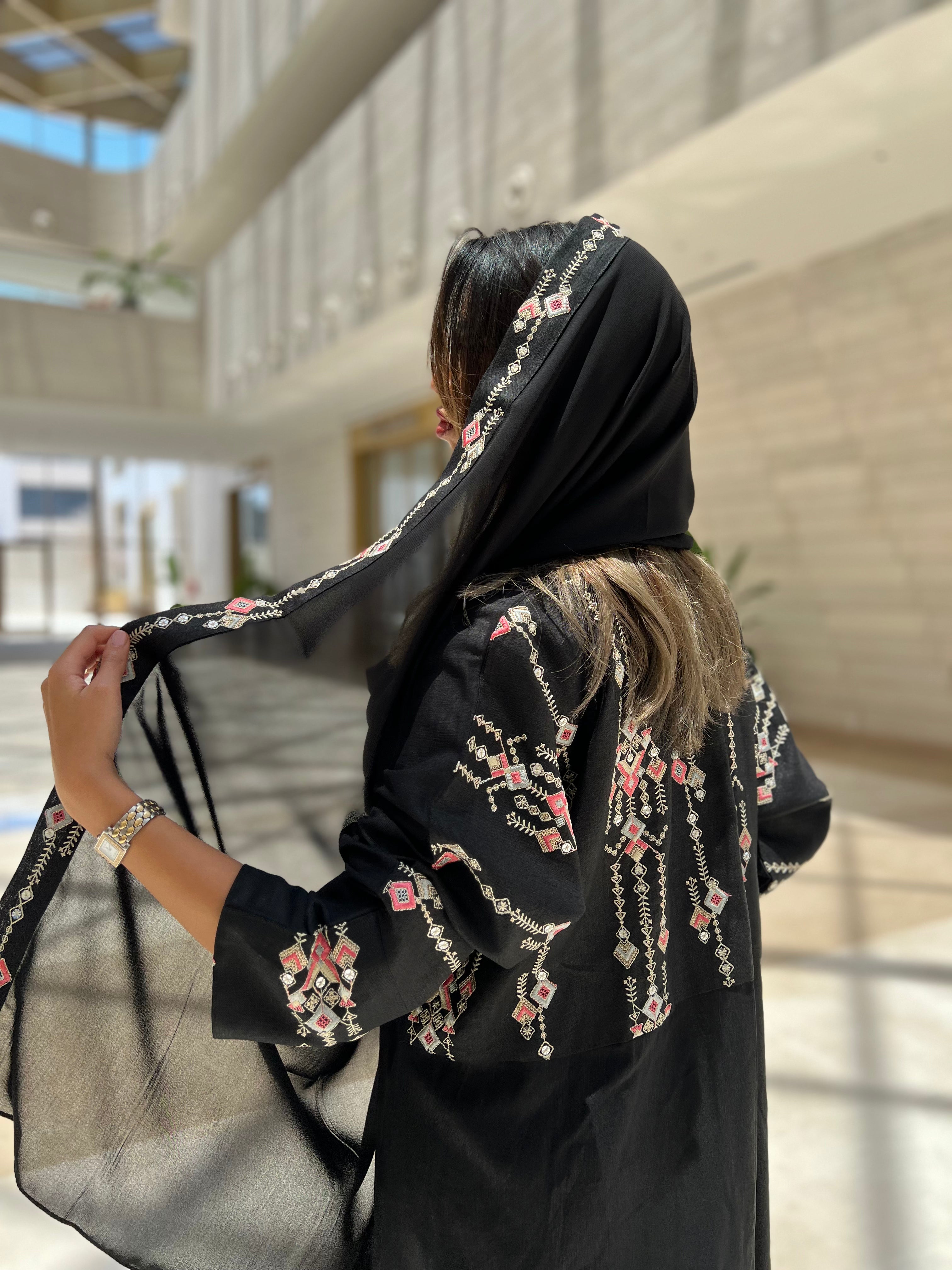 MW1578 - Black Linen Elegance | عباية لينن هندي مطرزة يدويًا