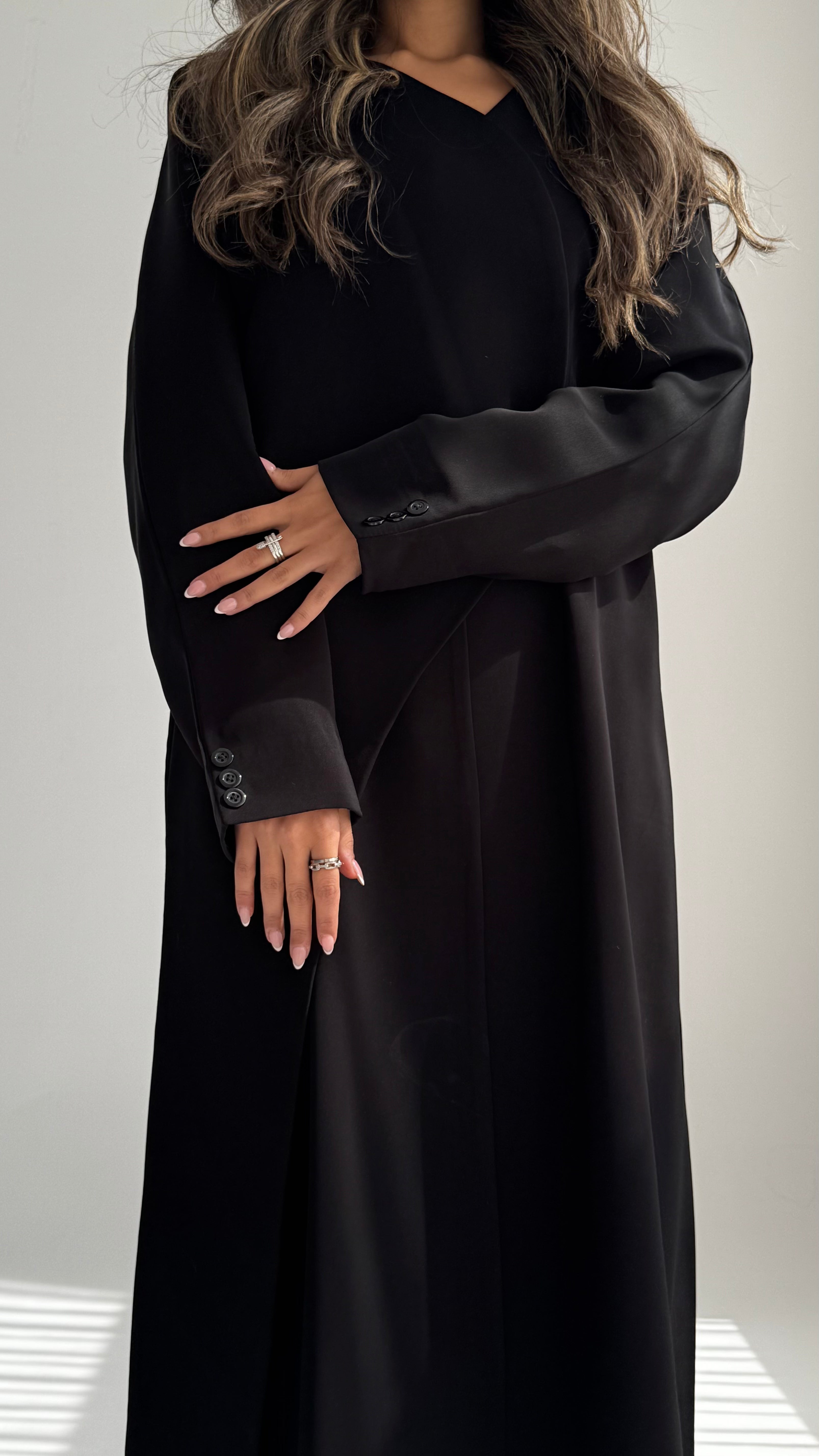 MW1869 - عباية بليزر بقصة من الامام عند الصدر