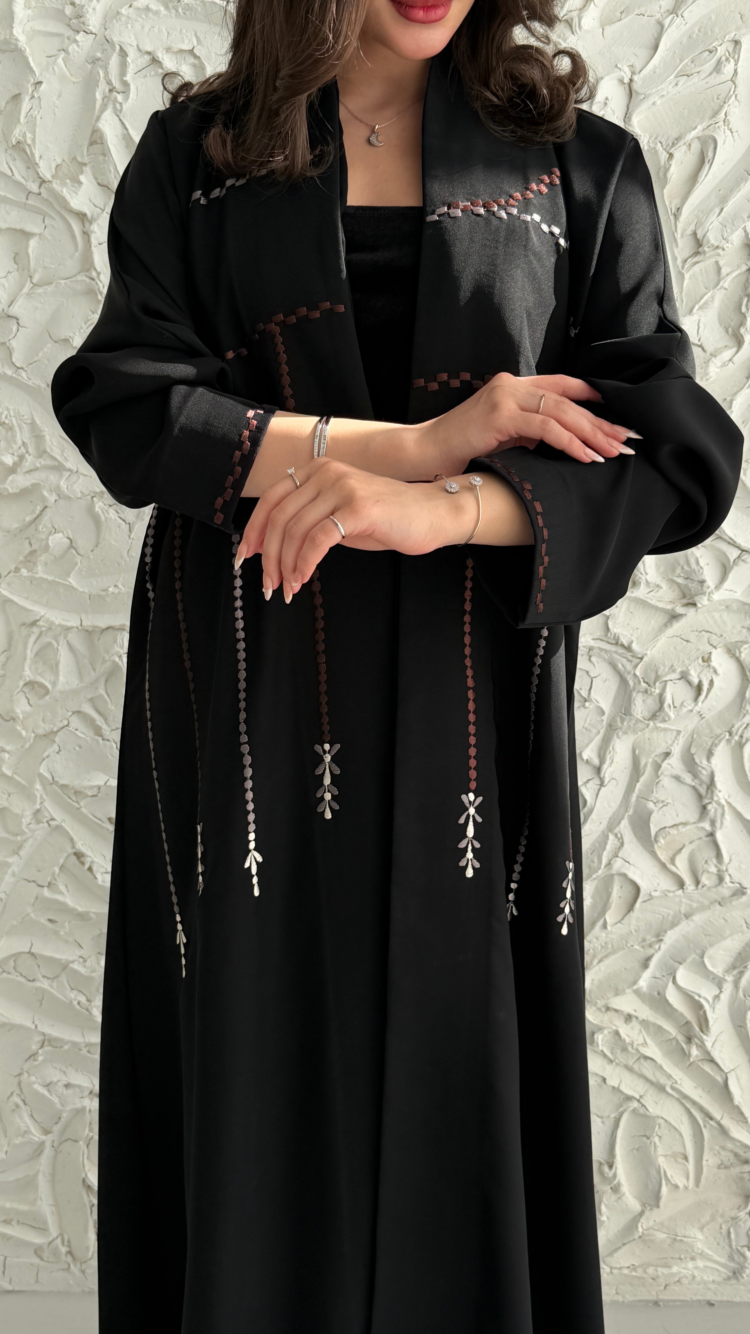MWT1044 - عبايه اسود بتطريز - Aya