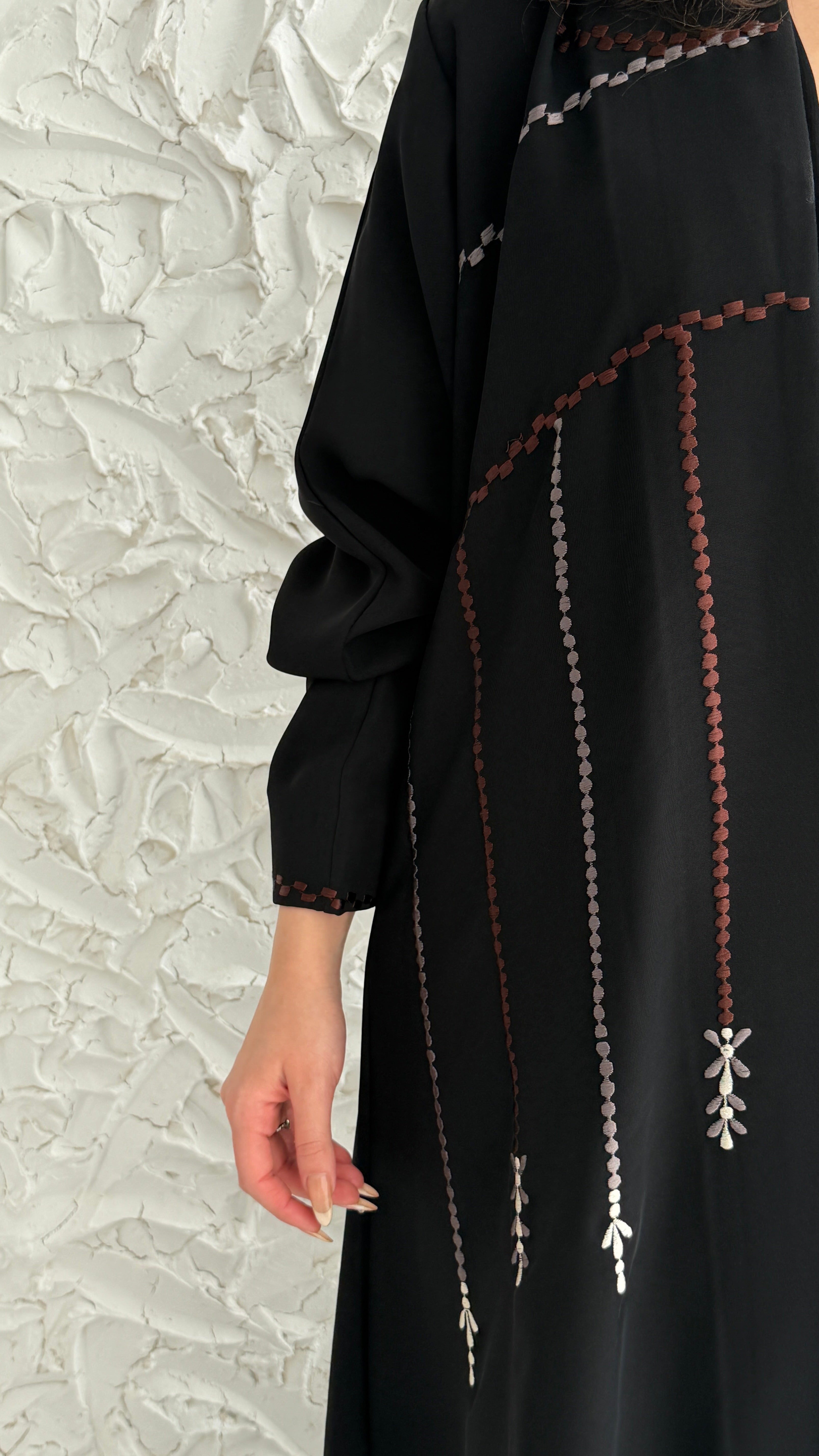 MWT1044 - عبايه اسود بتطريز - Aya