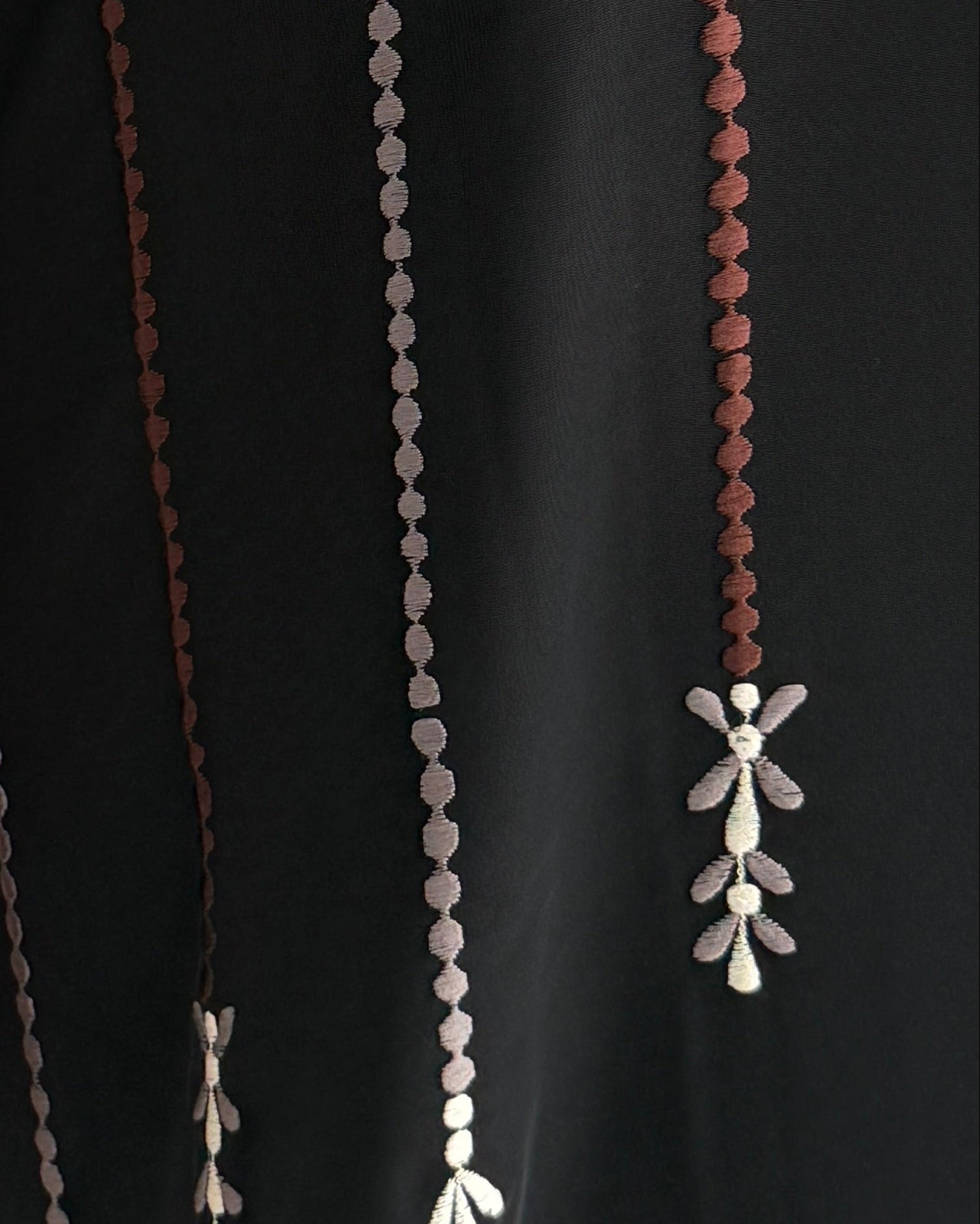 MWT1044 - عبايه اسود بتطريز - Aya