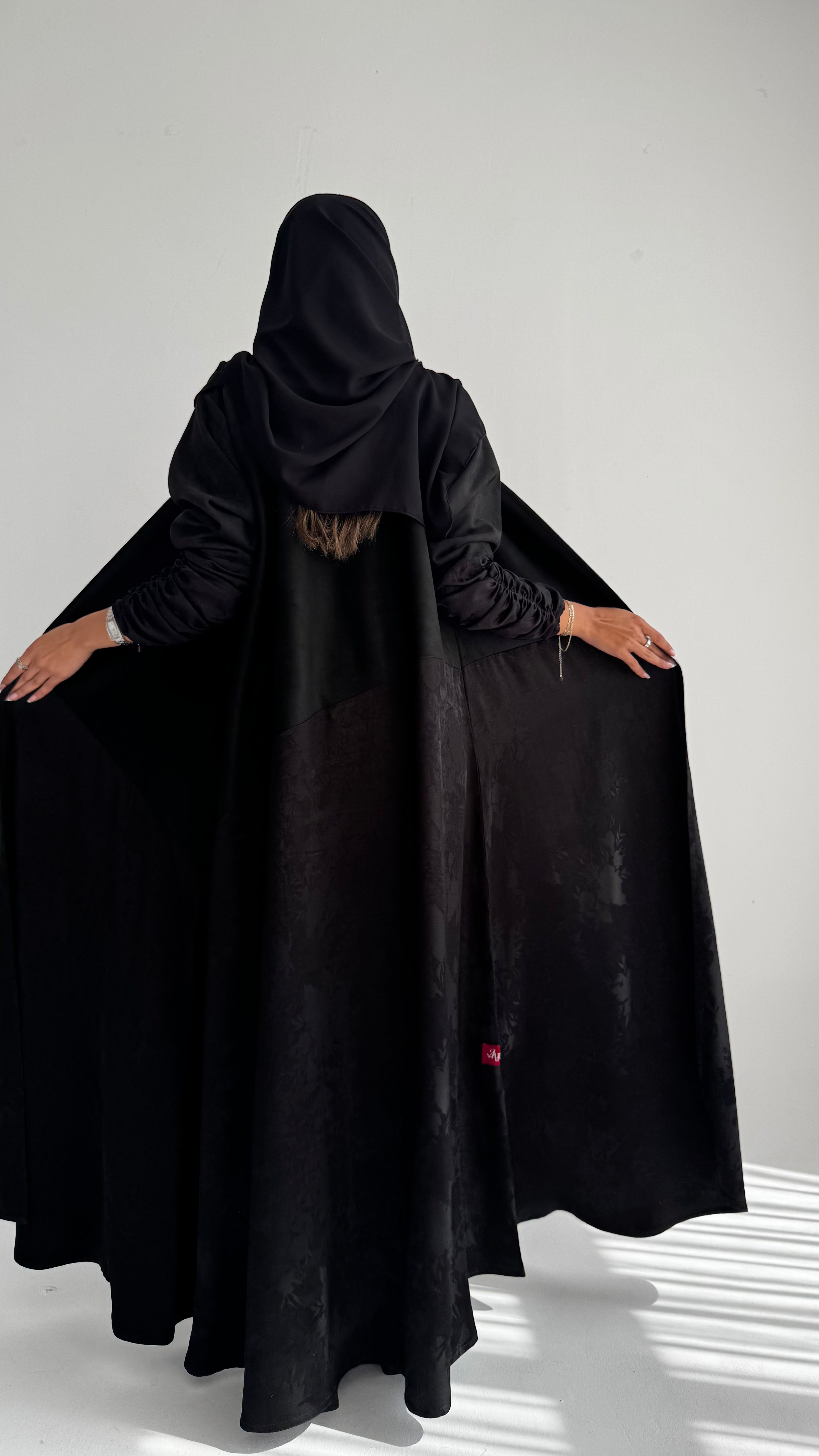 MWT807 - عباية شامواه مع تدخيلة جكار - Aya