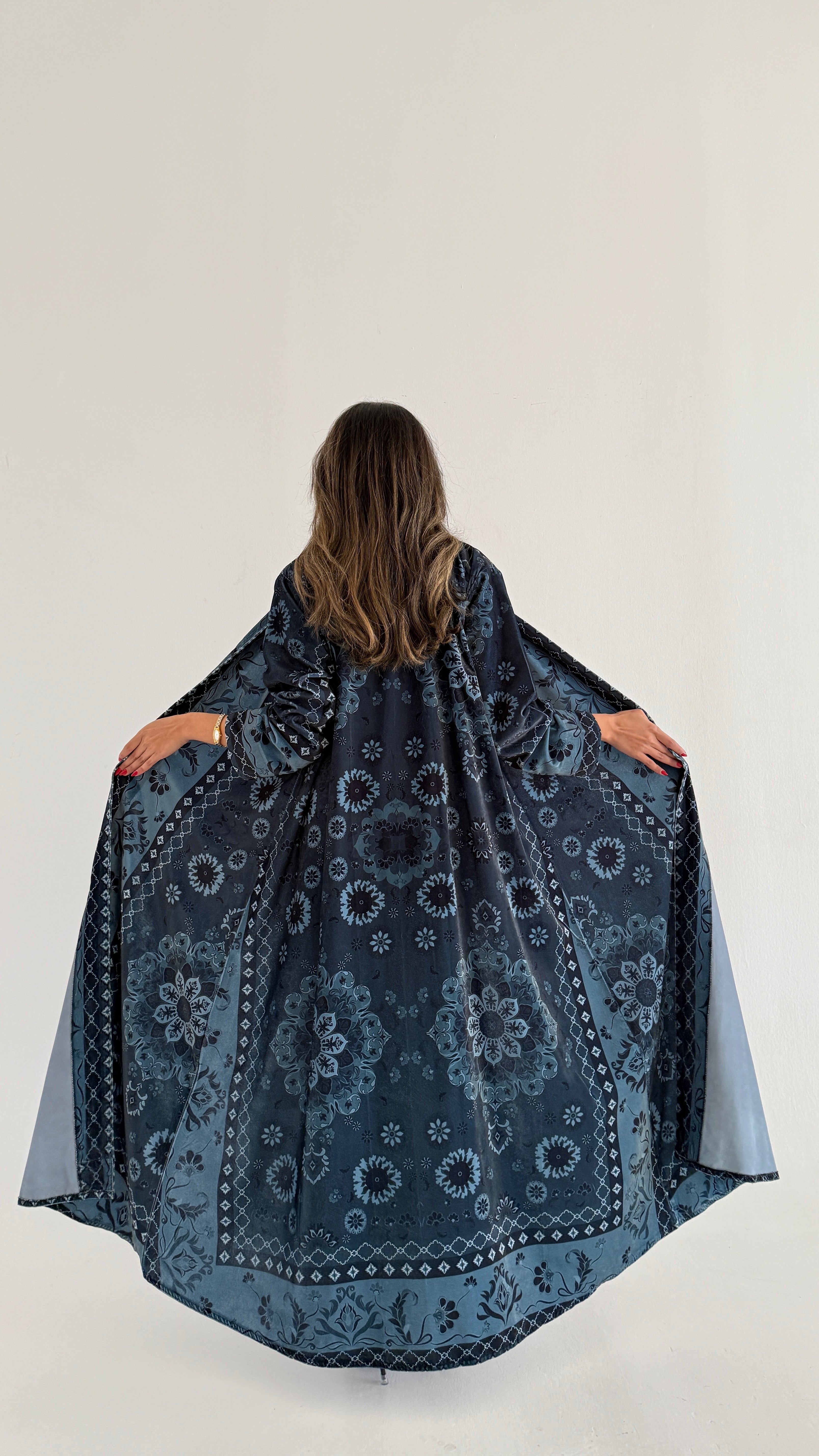 MWT745 - عباية مخمل برينت