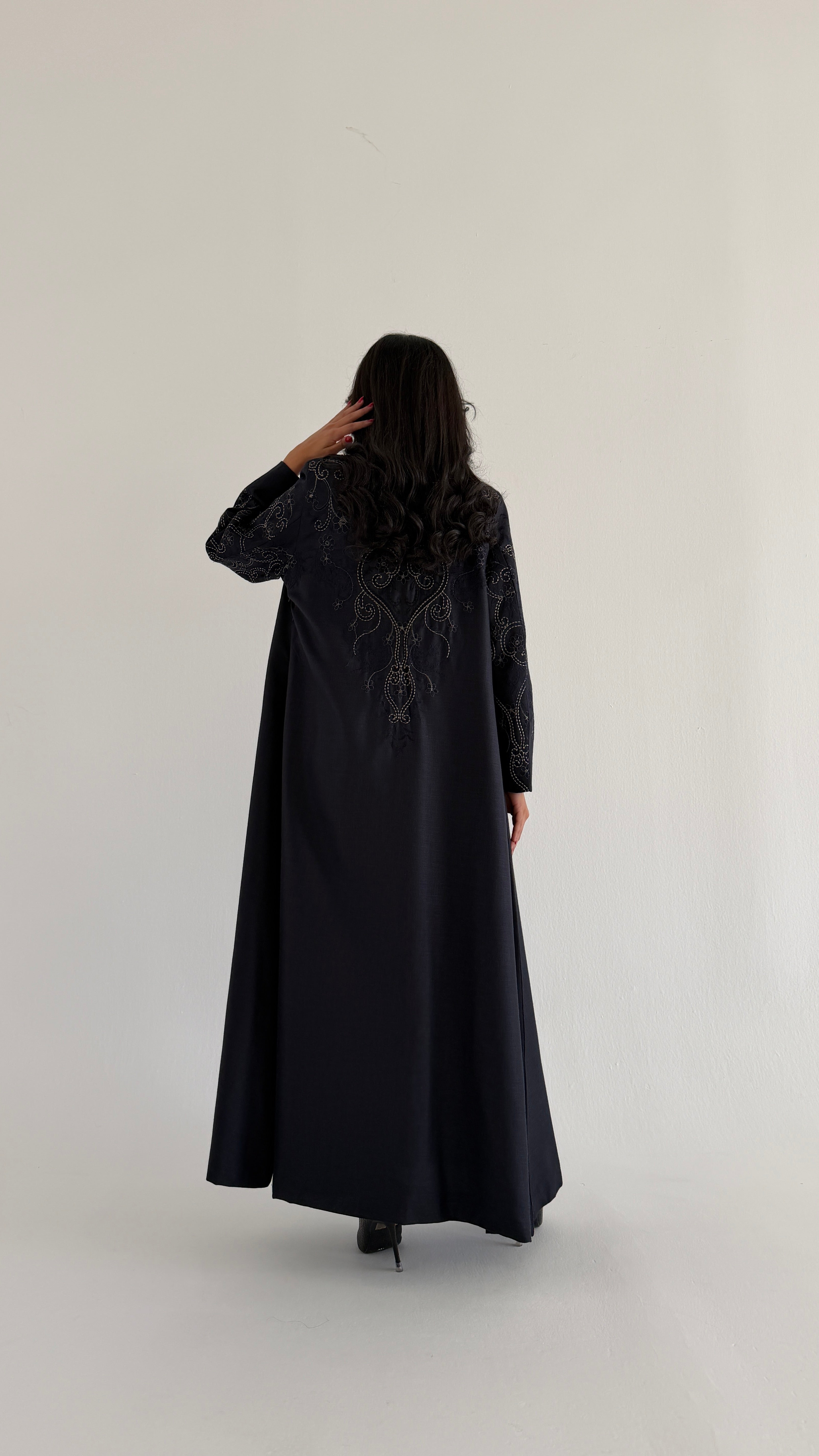 MW2038 - عباية بليزر مبطن مع اضافة تطريز - Aya