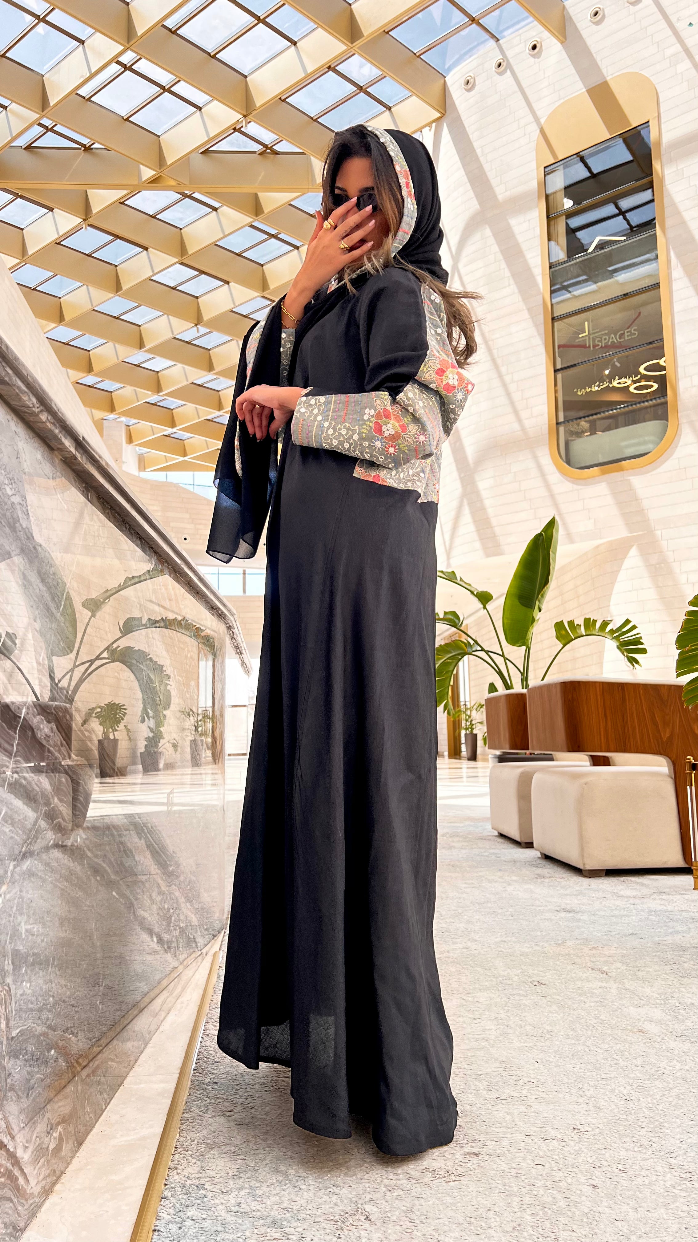 MW645 - Light Crepe Standing with Jacquard Half-Cloche