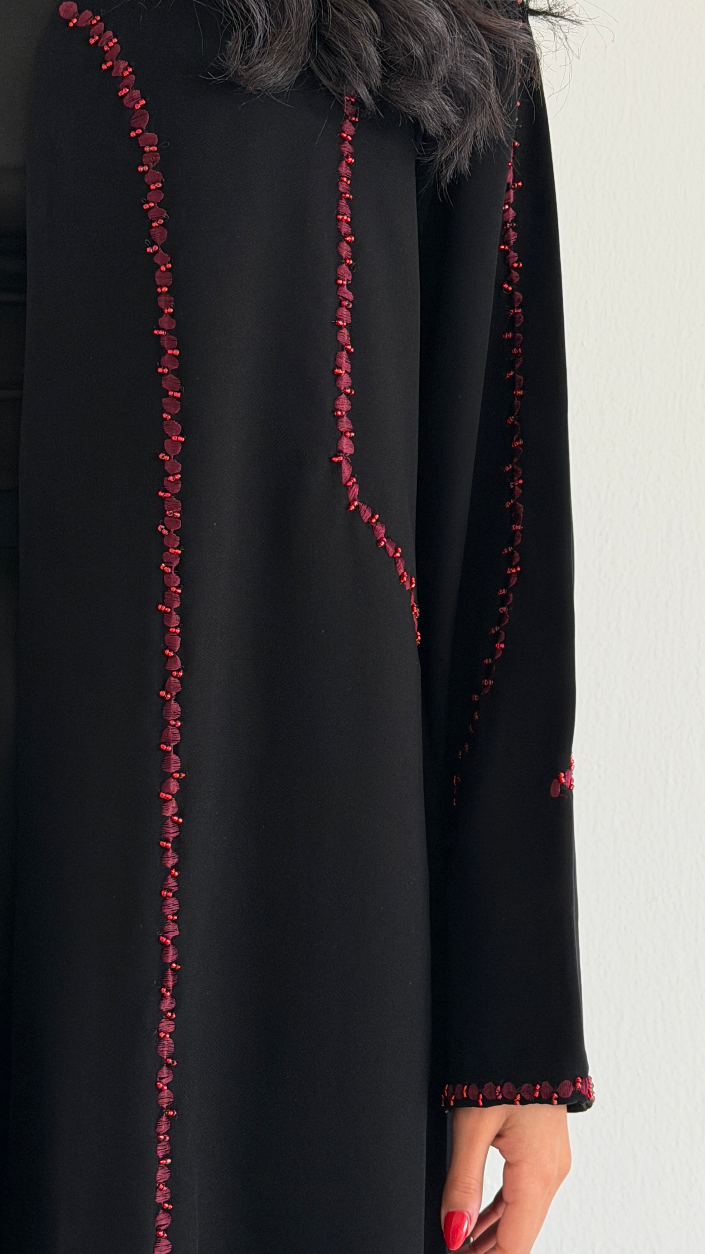 MW2046 - عبايه كريب مع اضافة تطريز شغل اليد - Aya