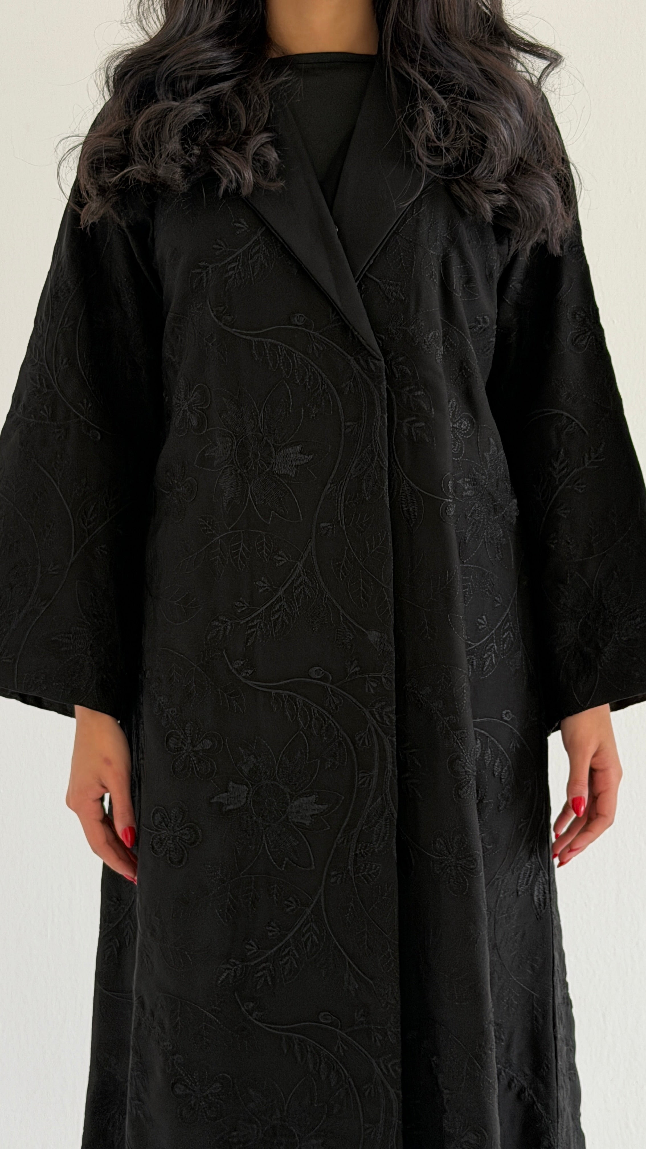 MW2045 - عبايه كريب كتان مع اضافه تطريز بالكامل - Aya