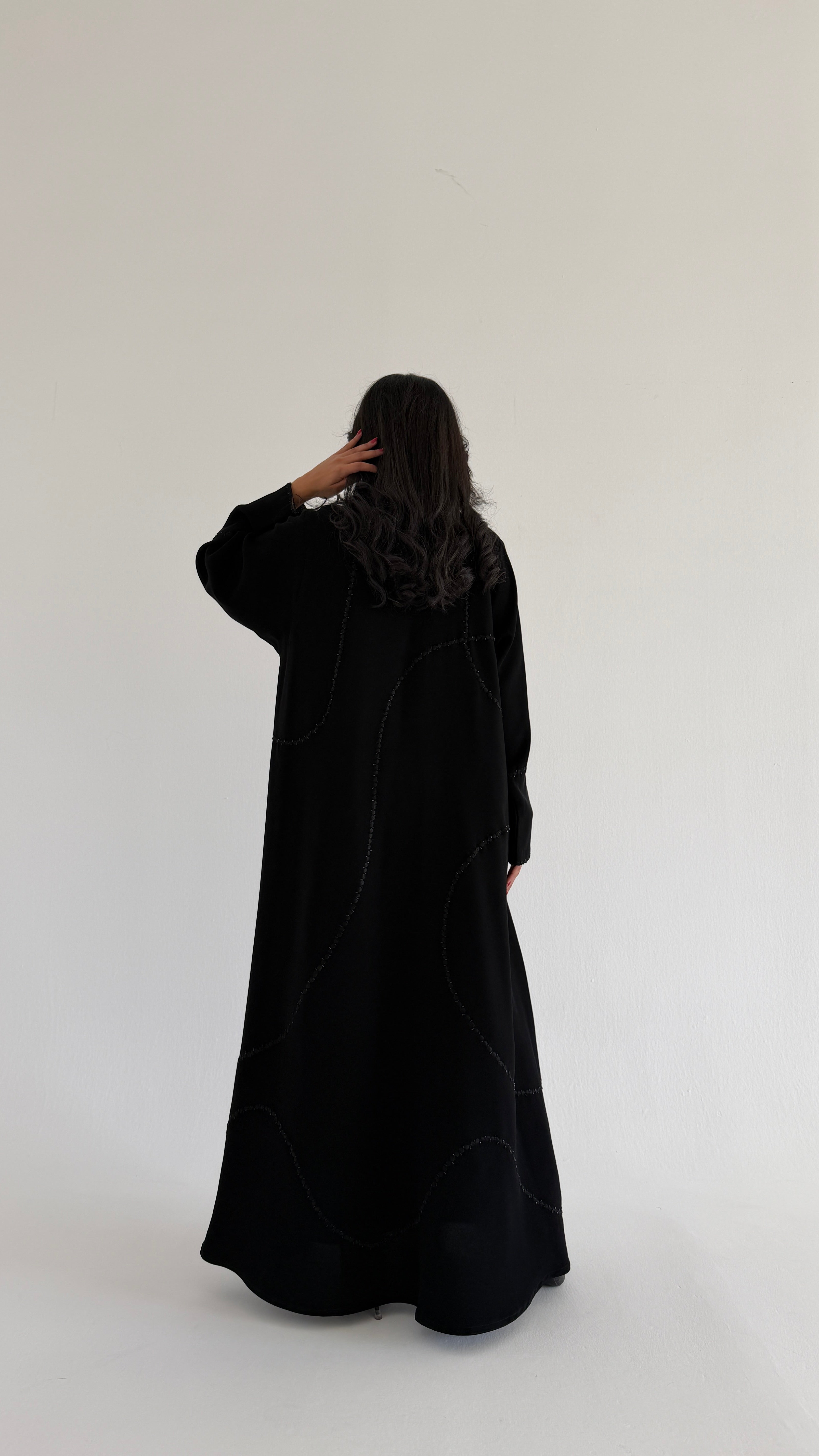 MW2047 - عبايه كريب مع اضافة تطريز شغل اليد - Aya