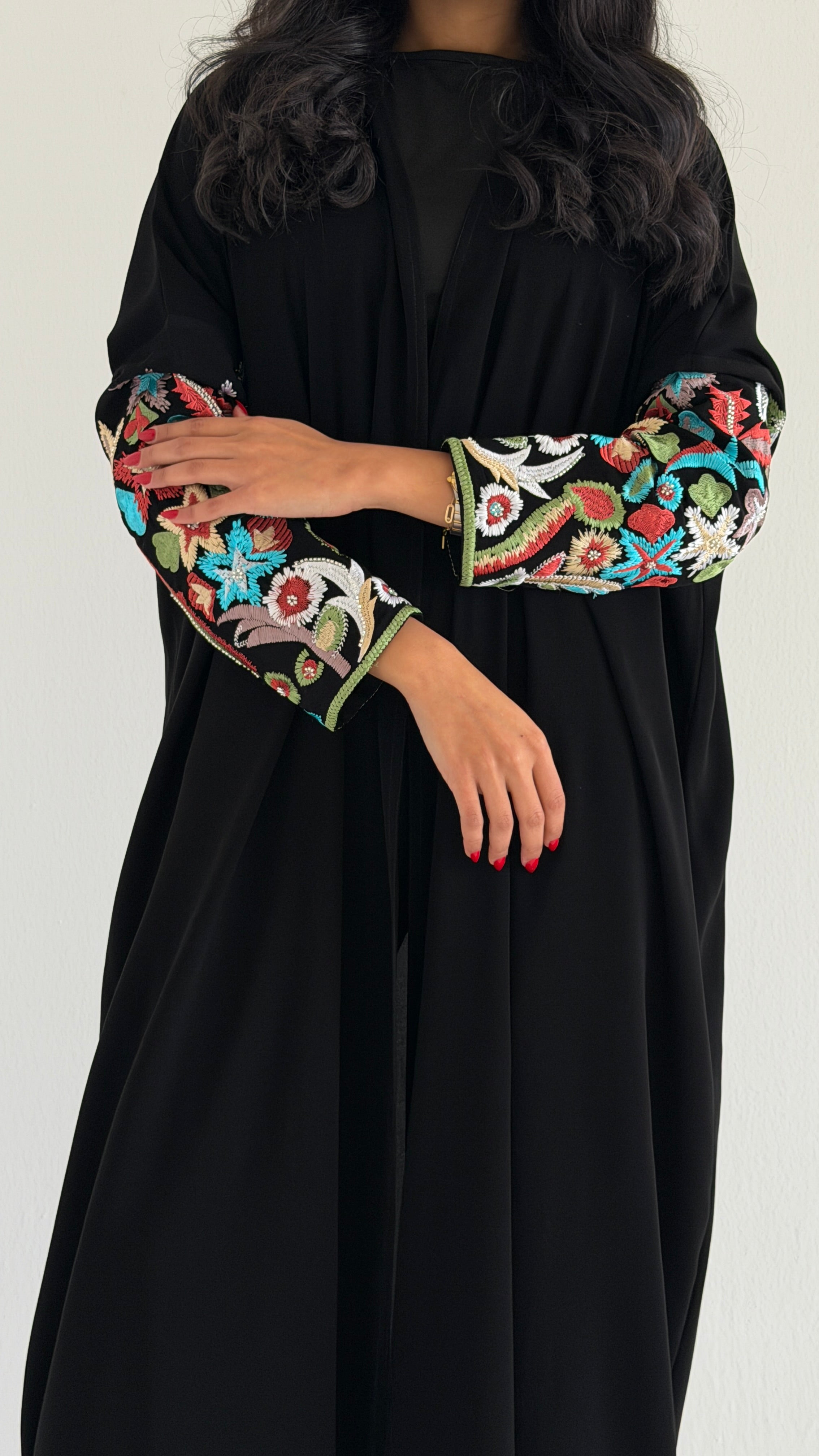 MW2036 - عباية ملكي بقصه البشت مع اضافة شغل اليد بالاكمام - Aya