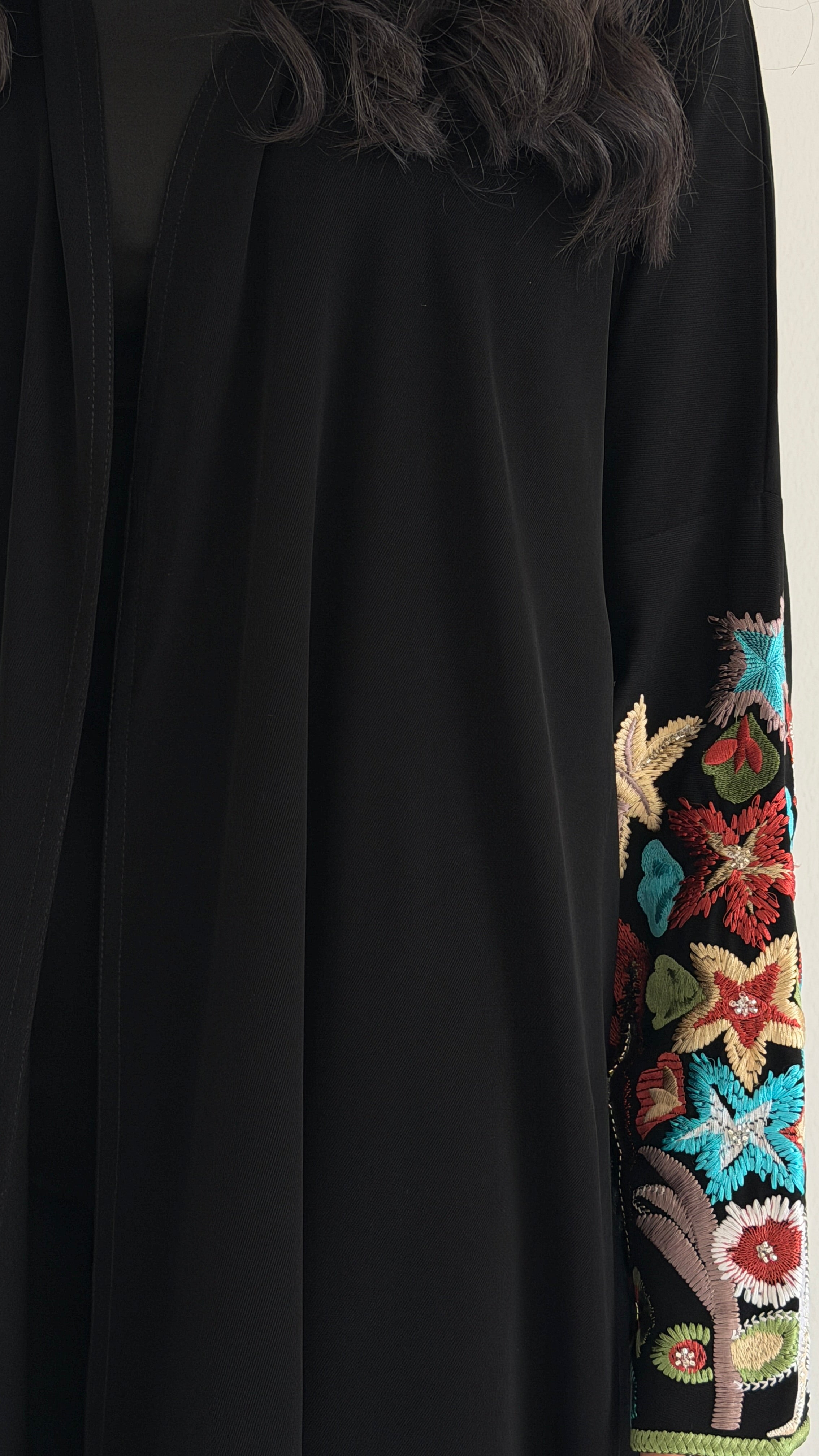 MW2036 - عباية ملكي بقصه البشت مع اضافة شغل اليد بالاكمام - Aya