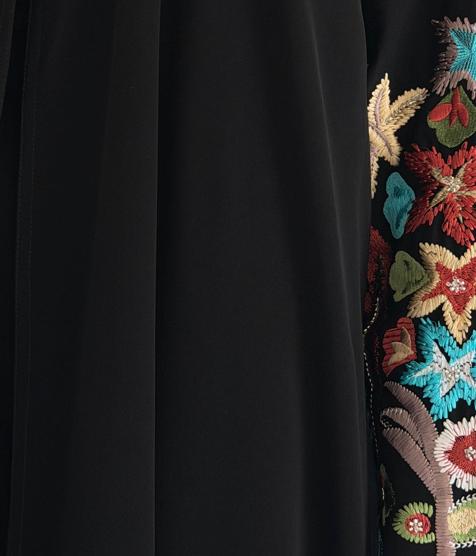 MW2036 - عباية ملكي بقصه البشت مع اضافة شغل اليد بالاكمام - Aya