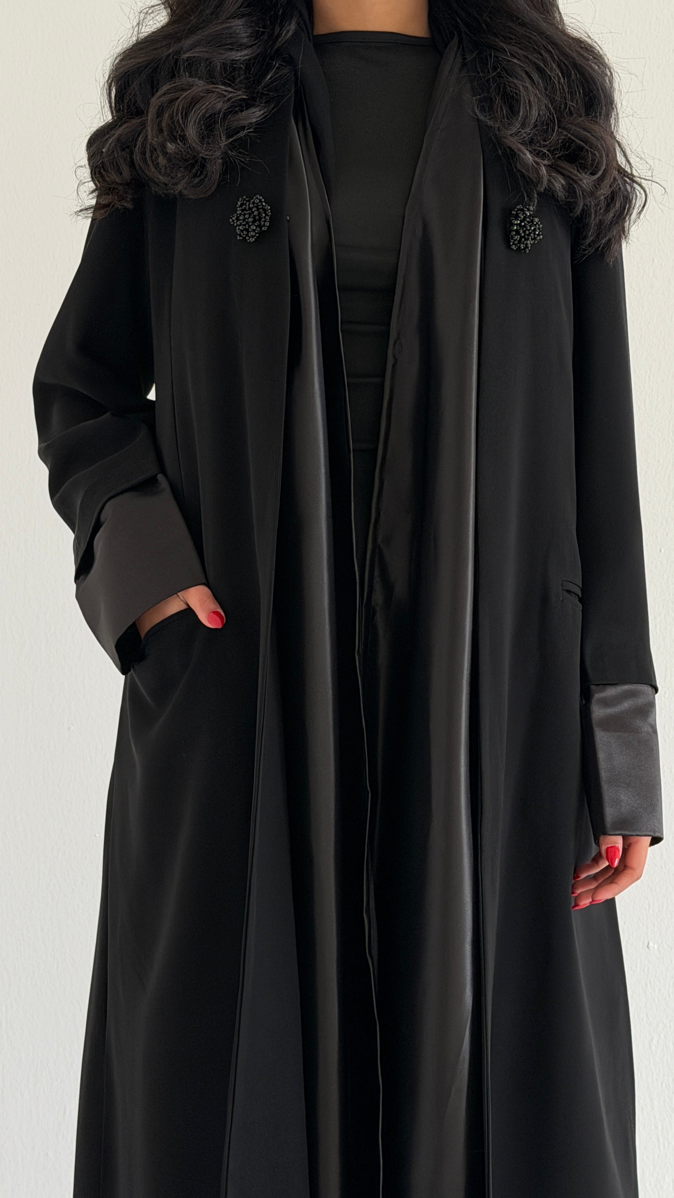 MW2032 - عبايه كوبرا مع تدخيلة قماش تفته واضافه تدخلية اكسوار - Aya