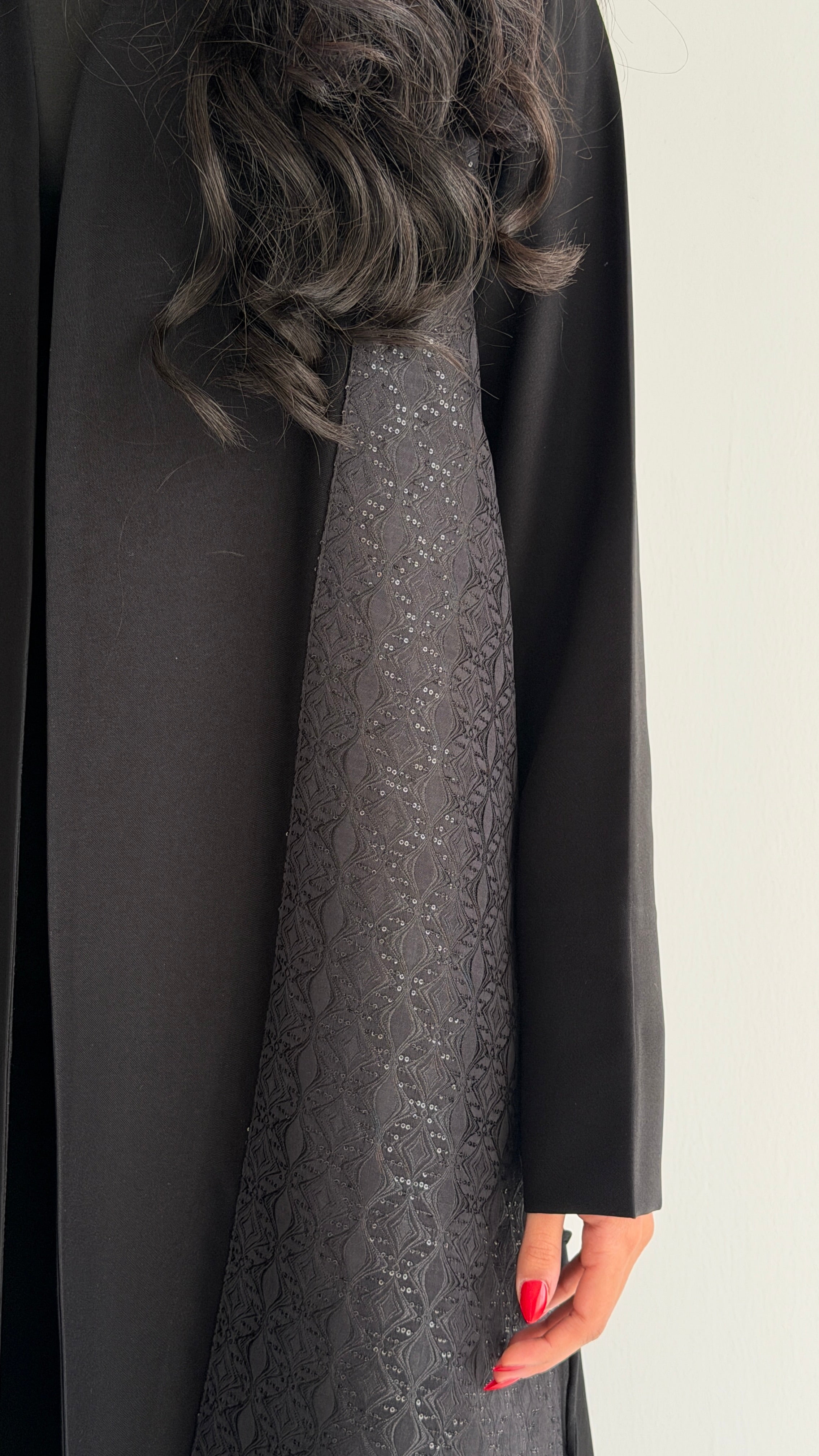 MWT1058 - عباية اسود مع تدخيله لنن مطرز - Aya