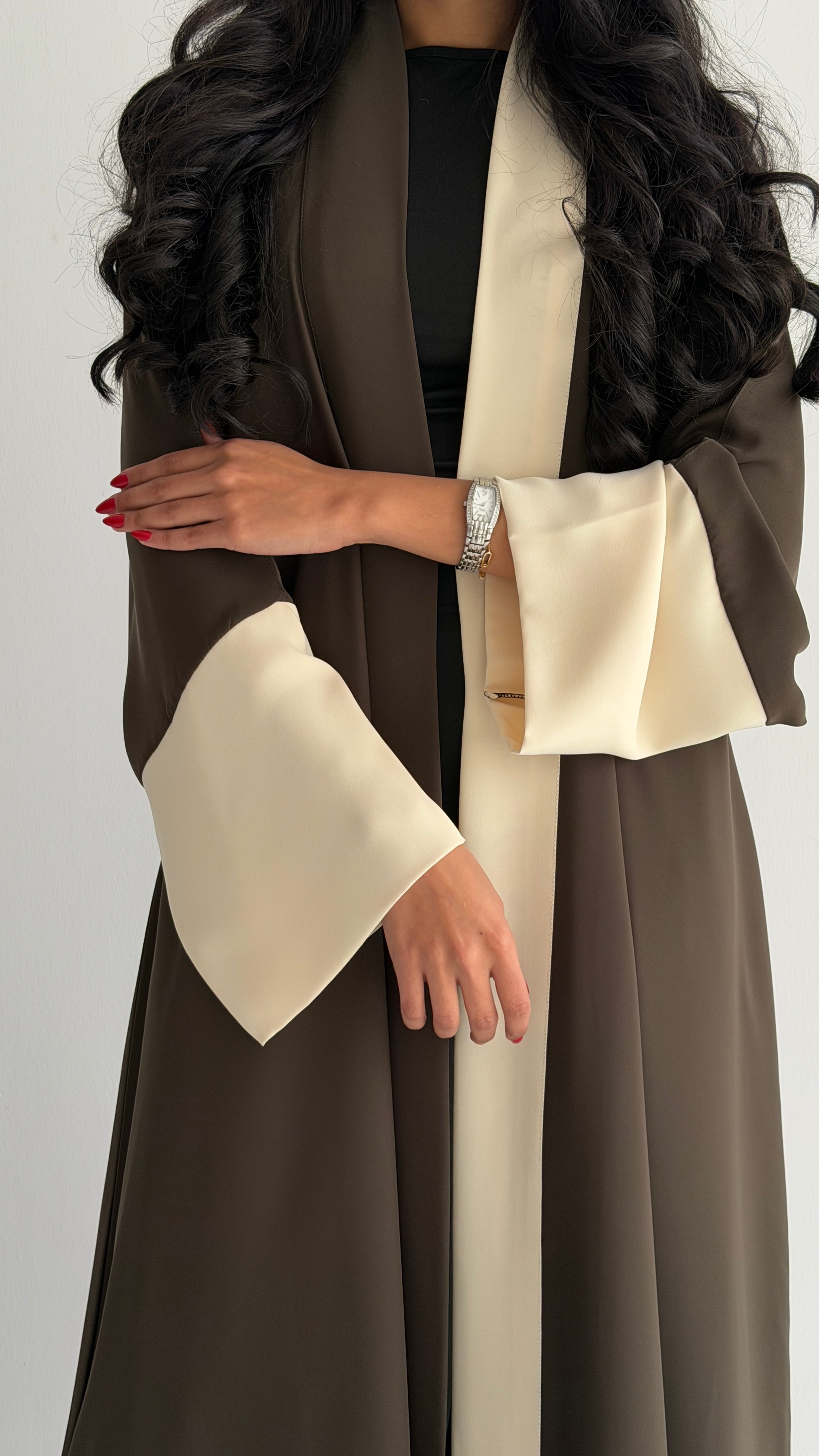 MW2084 - عباية كريب حرير قصه نص كلوش - Aya