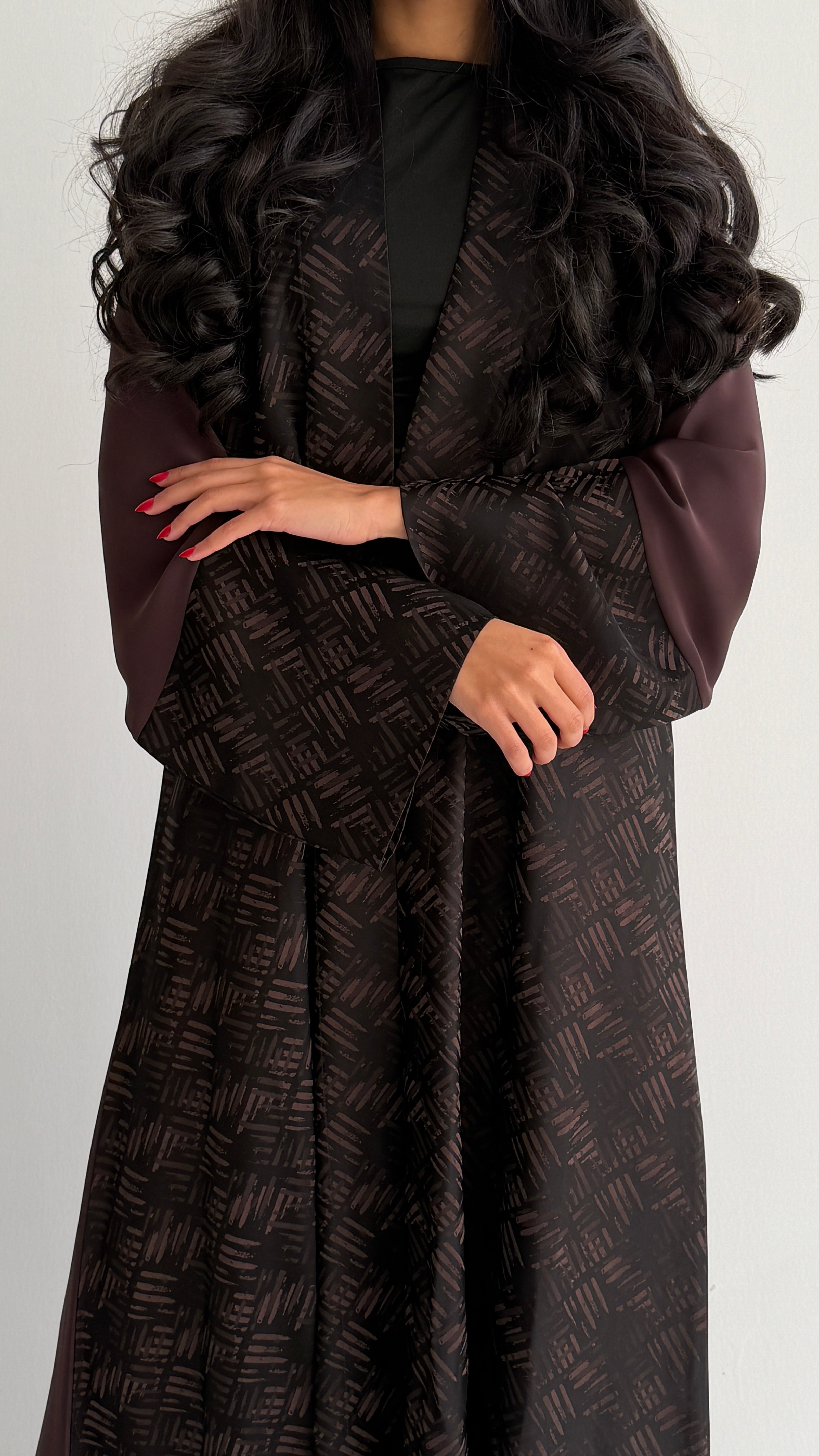 MW2083 - عباية كريب حرير قصه نص كلوش مع اضافه الجاكار - Aya