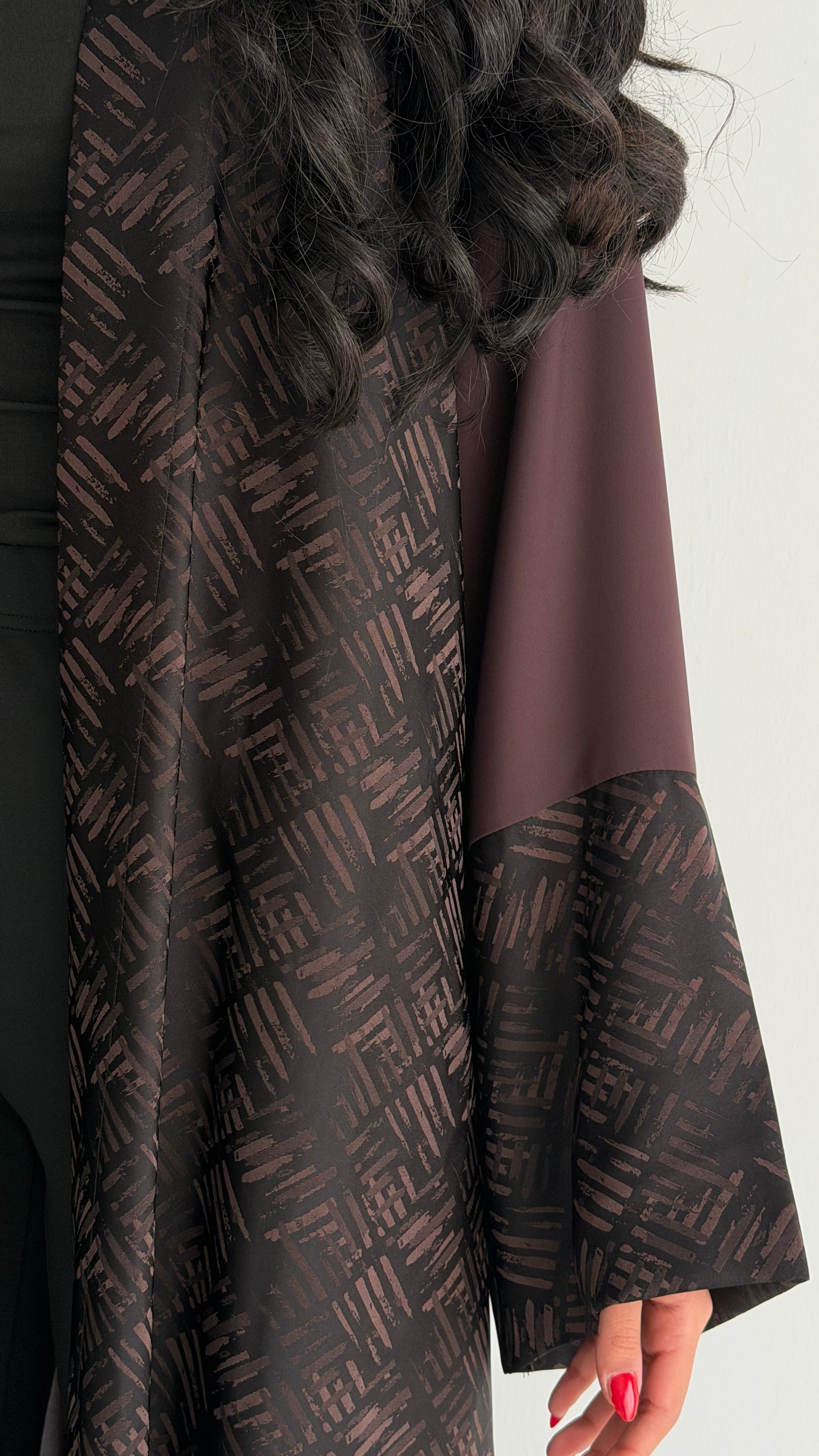 MW2083 - عباية كريب حرير قصه نص كلوش مع اضافه الجاكار - Aya