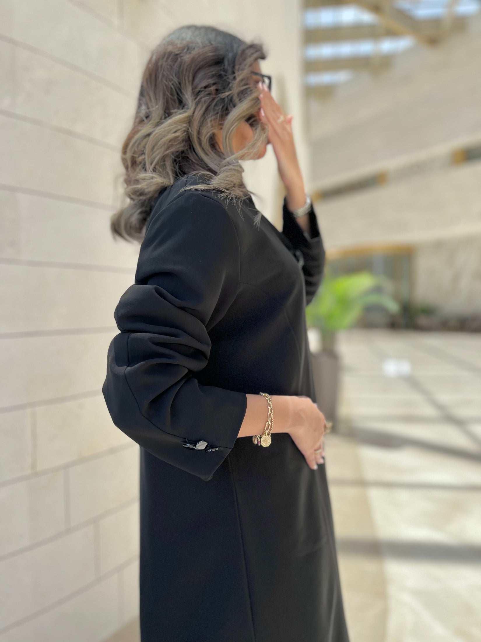 MW1601 - عباية بليزر باللون الأسود الفاحم | Charcoal Black Blazer-Style Abaya - Aya
