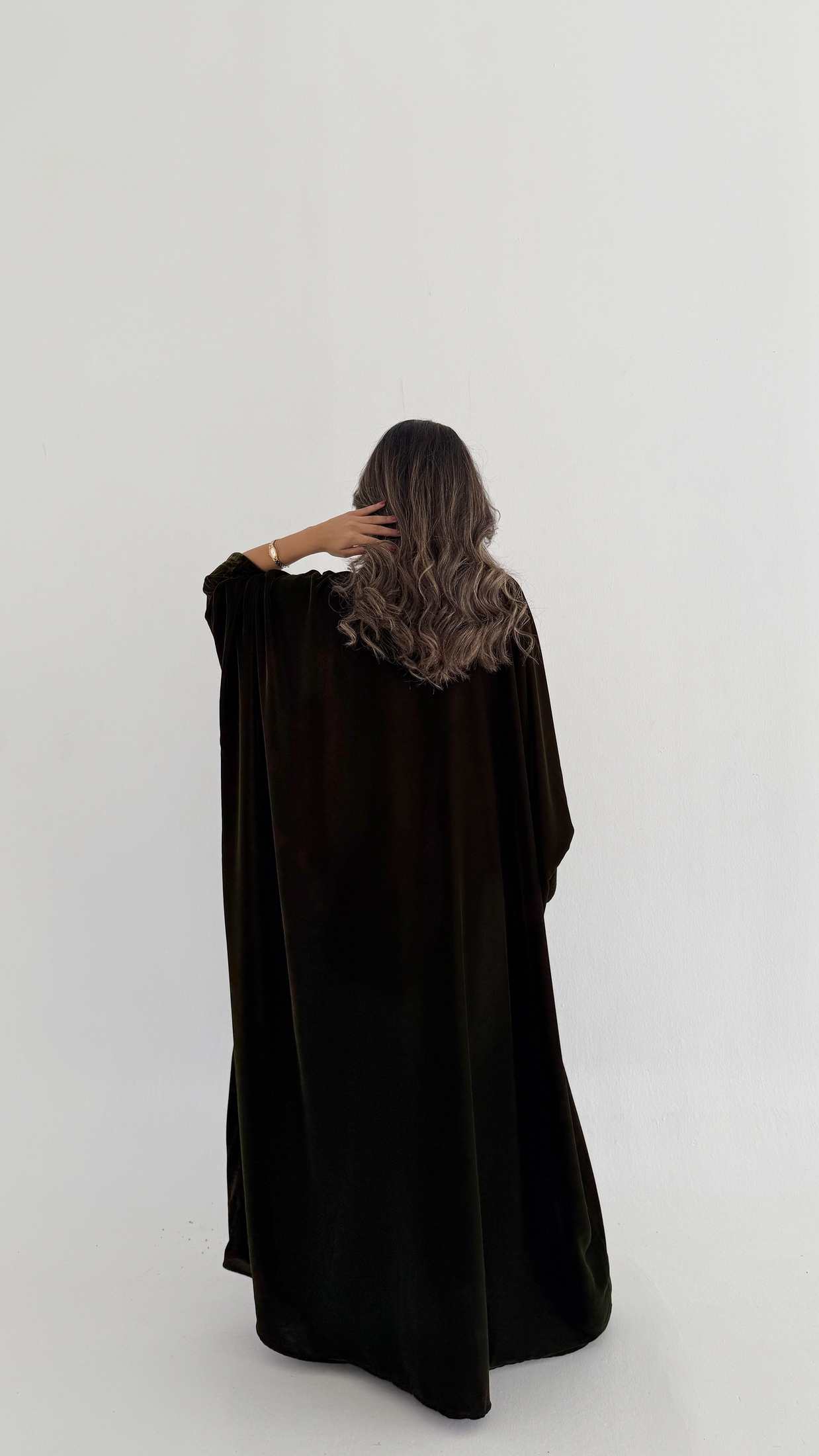 MWT750 - عباية مخمل زيتية - Aya