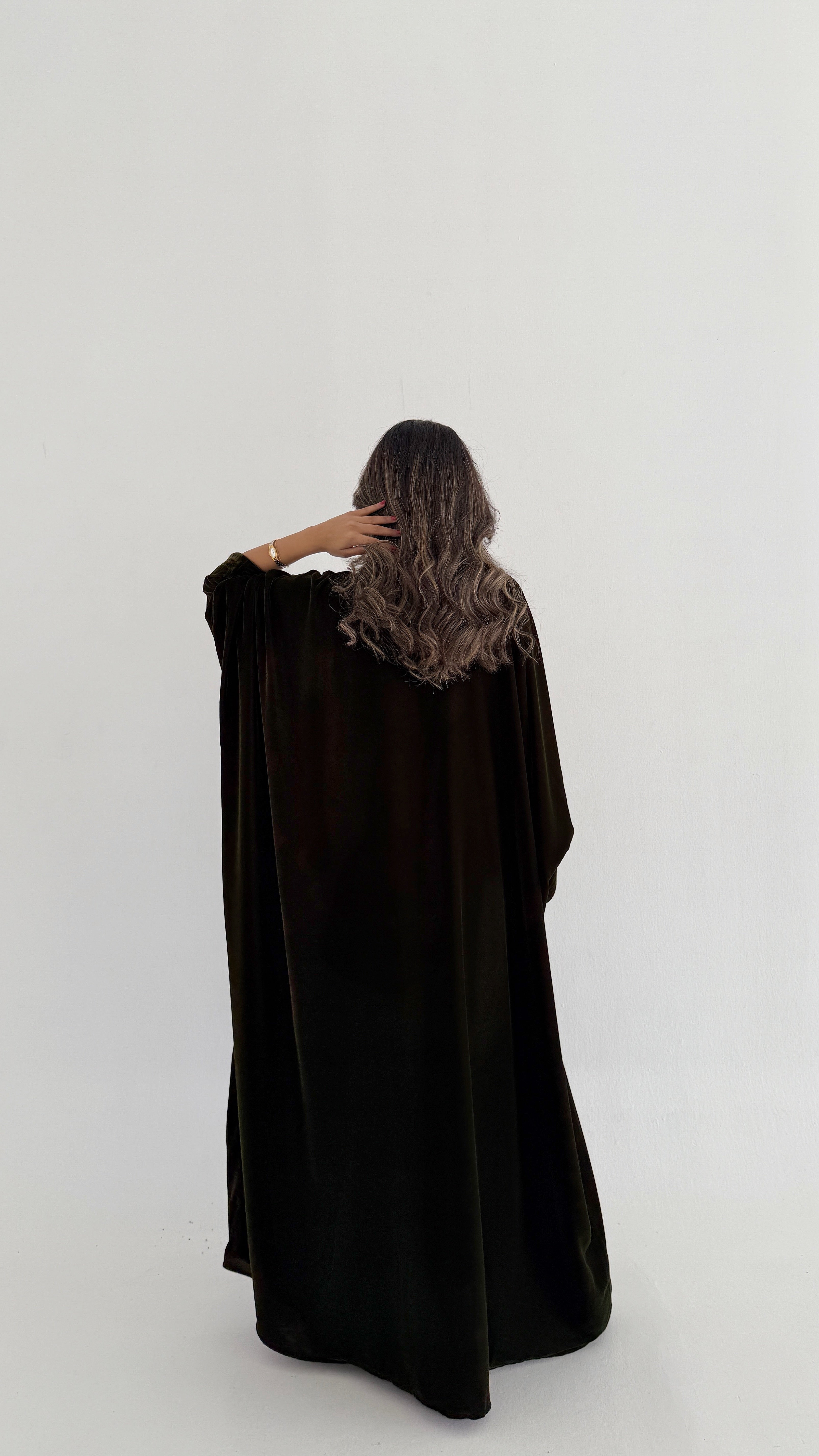 MWT750 - عباية مخمل زيتية - Aya