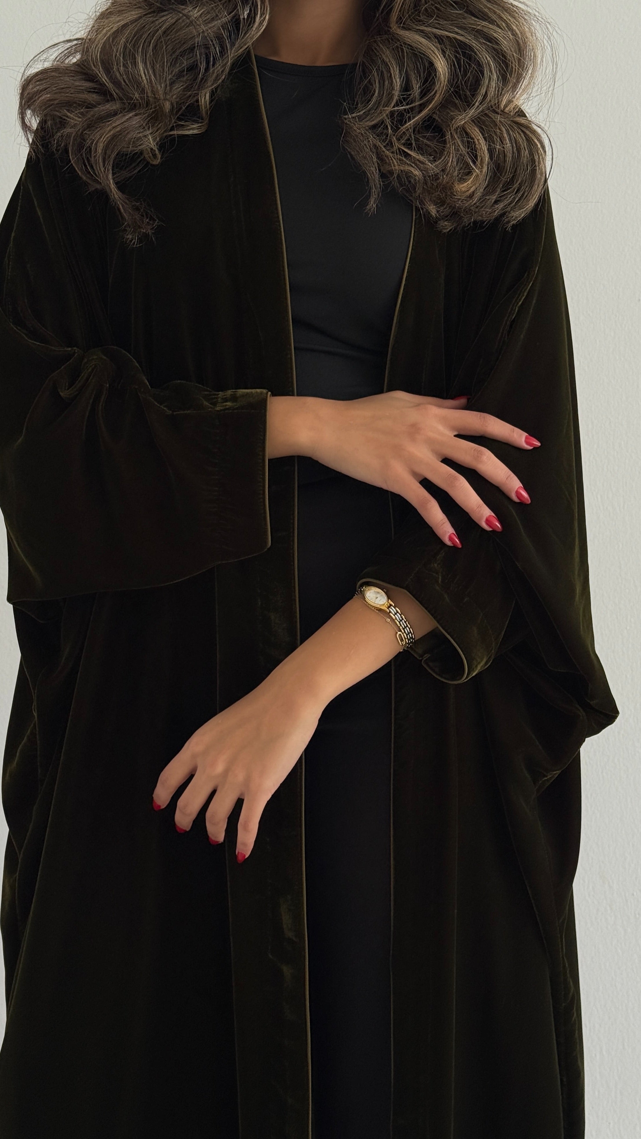 MWT750 - عباية مخمل زيتية - Aya