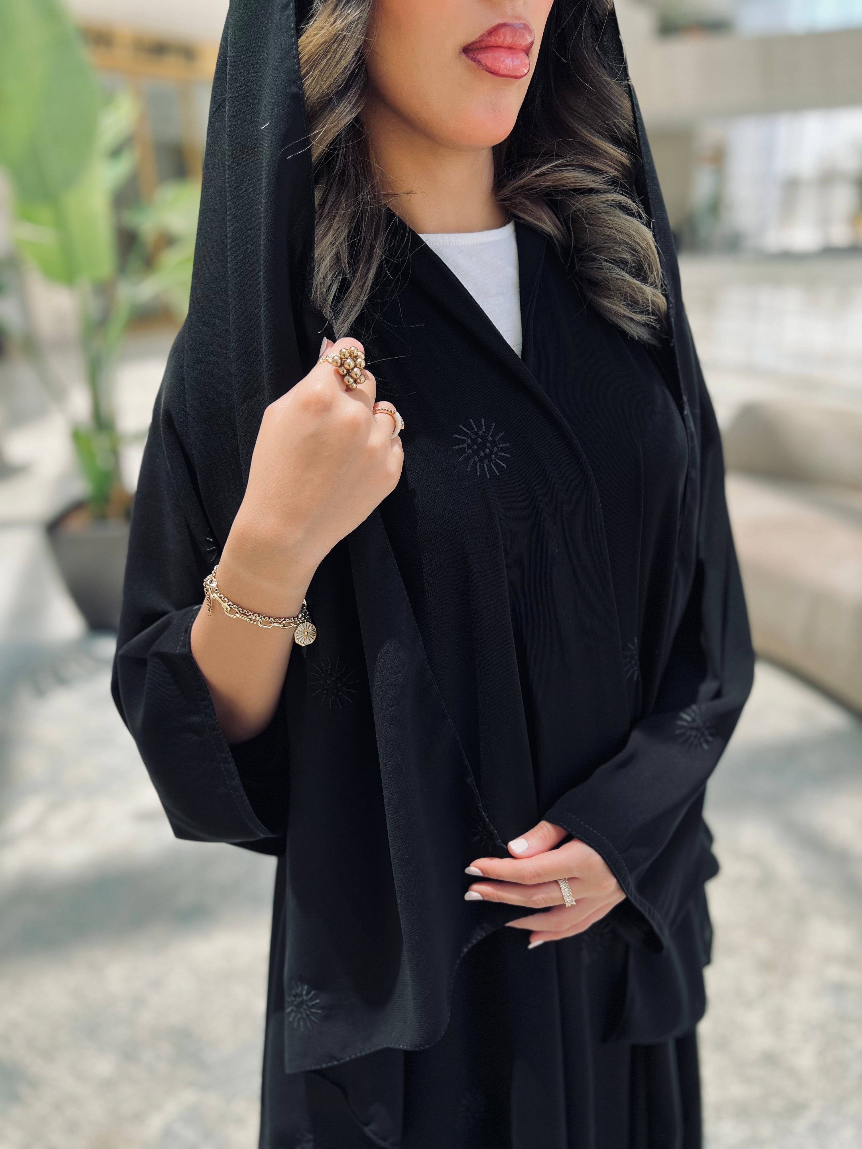 MW645 - Light Crepe Standing with Jacquard Half-Cloche