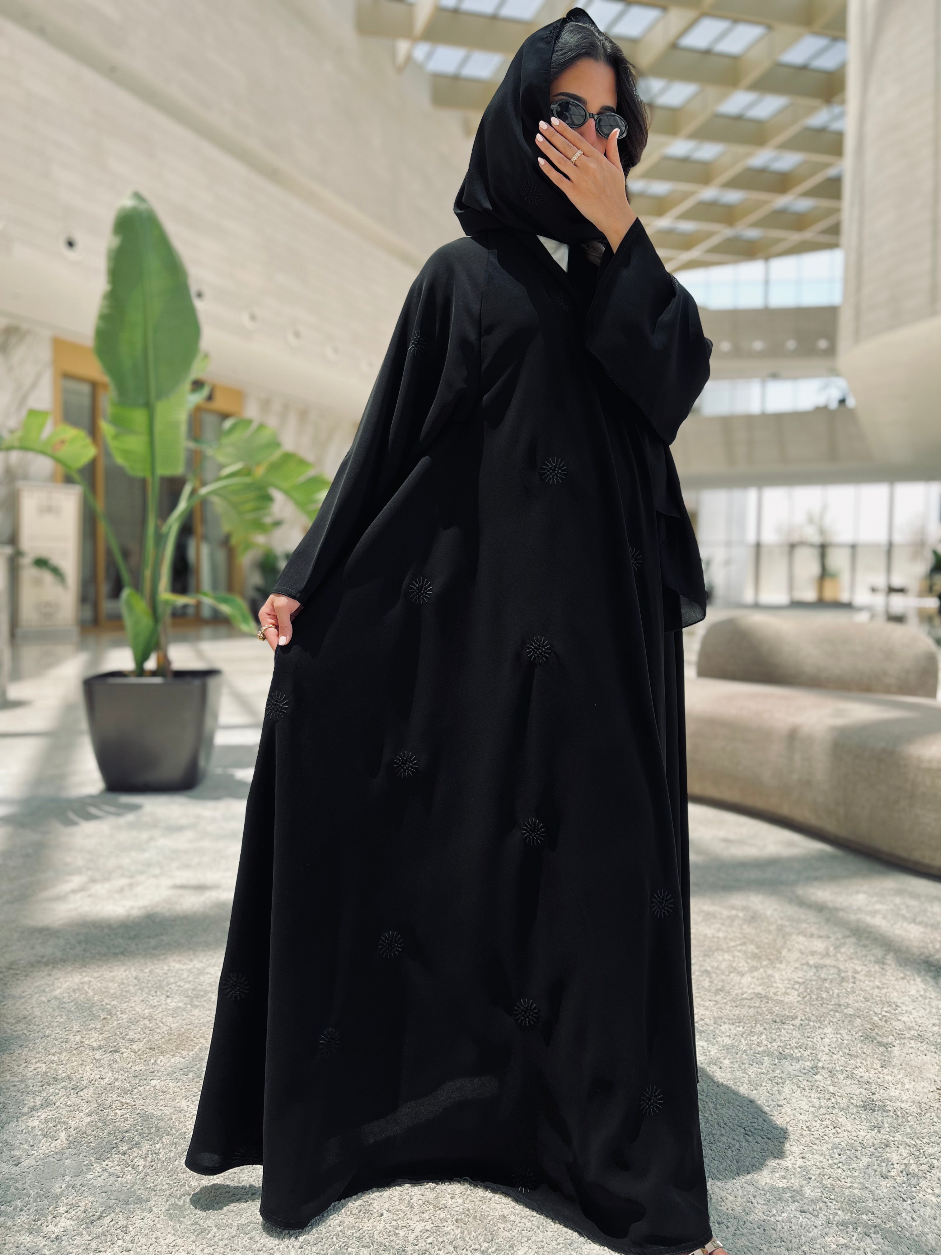 MW645 - Light Crepe Standing with Jacquard Half-Cloche