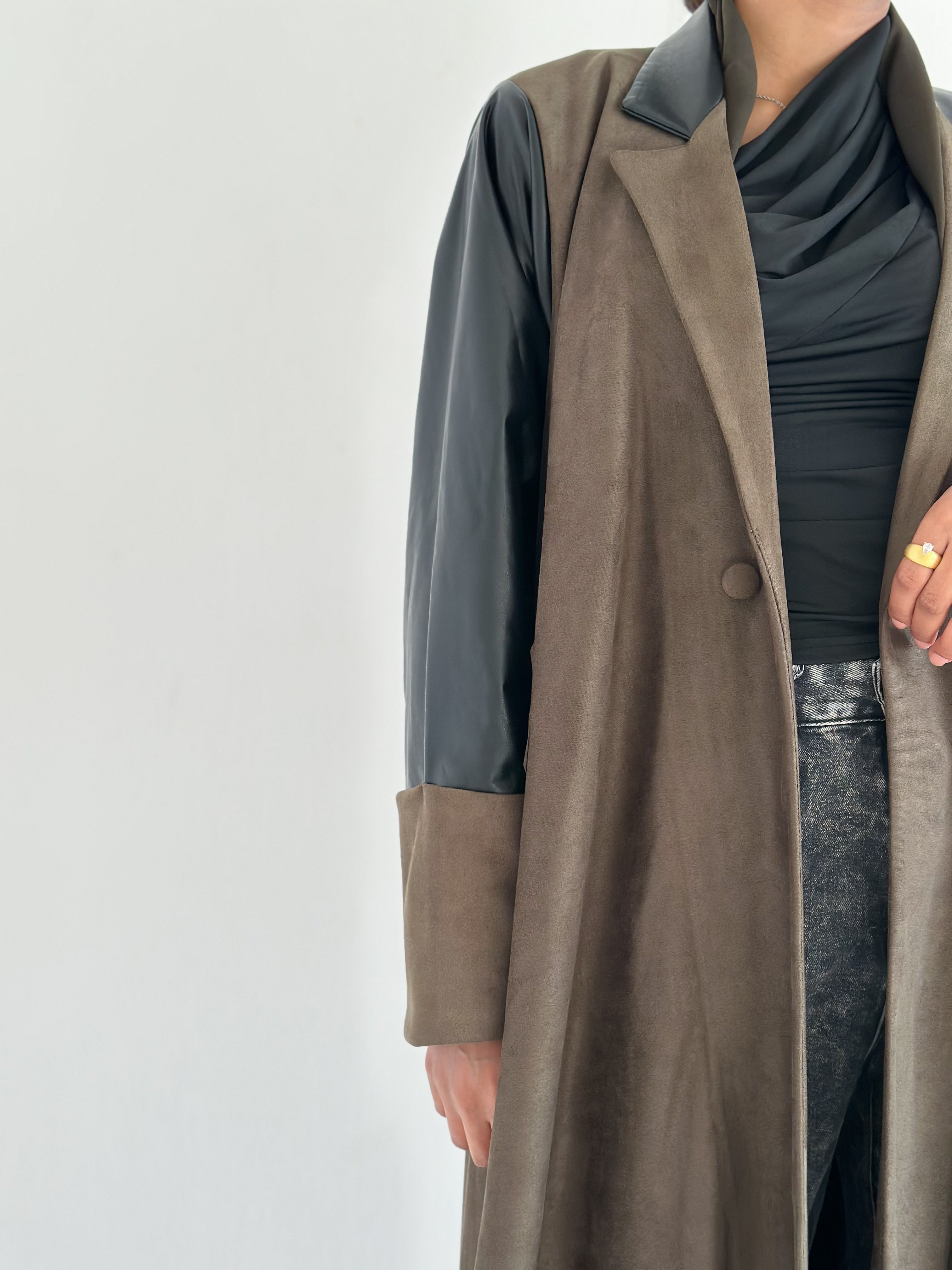 MWT670 - عباية شامواه مع تدخيلة جلد