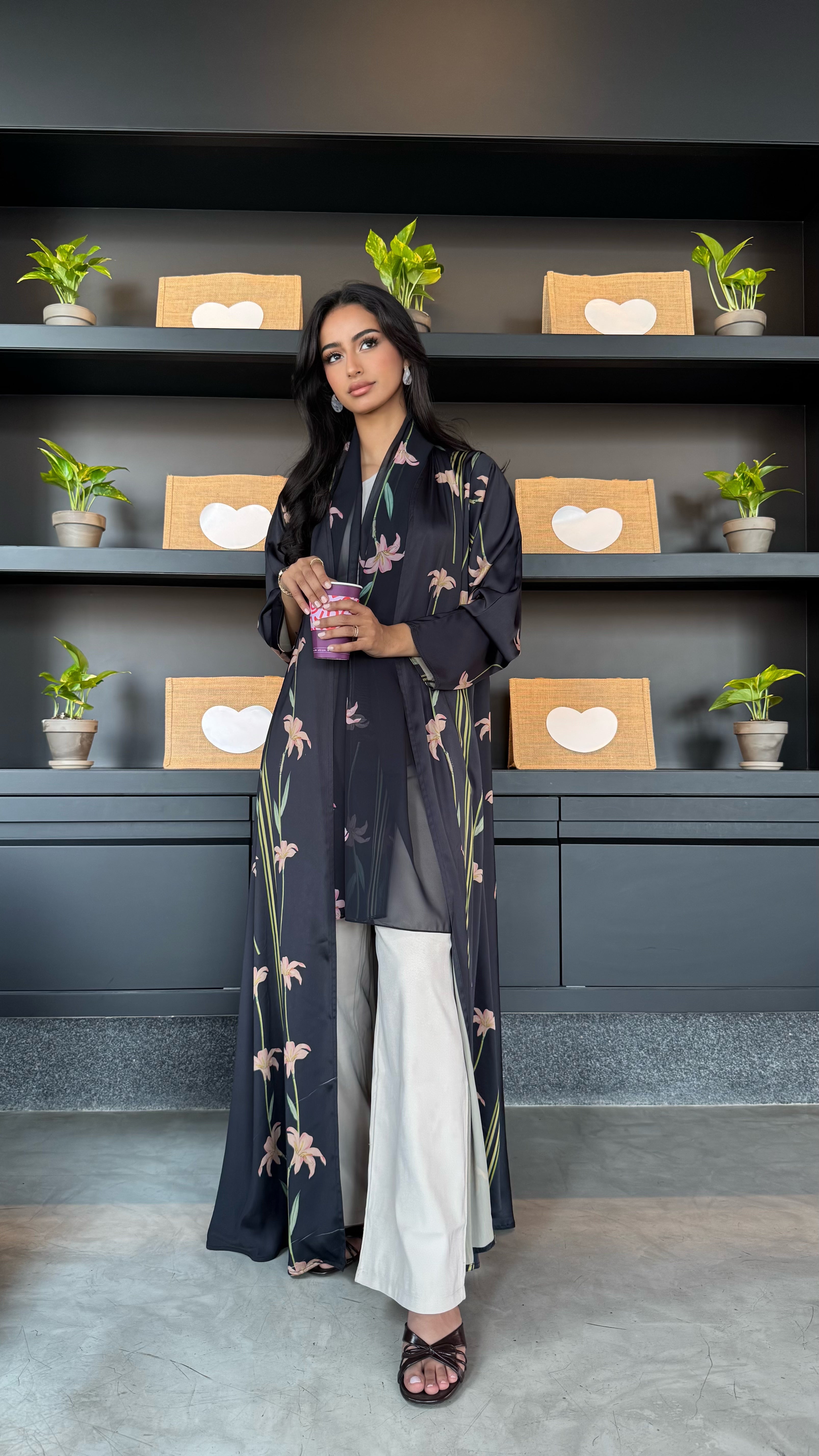 MW1640 - عباية اسود مورد - Aya