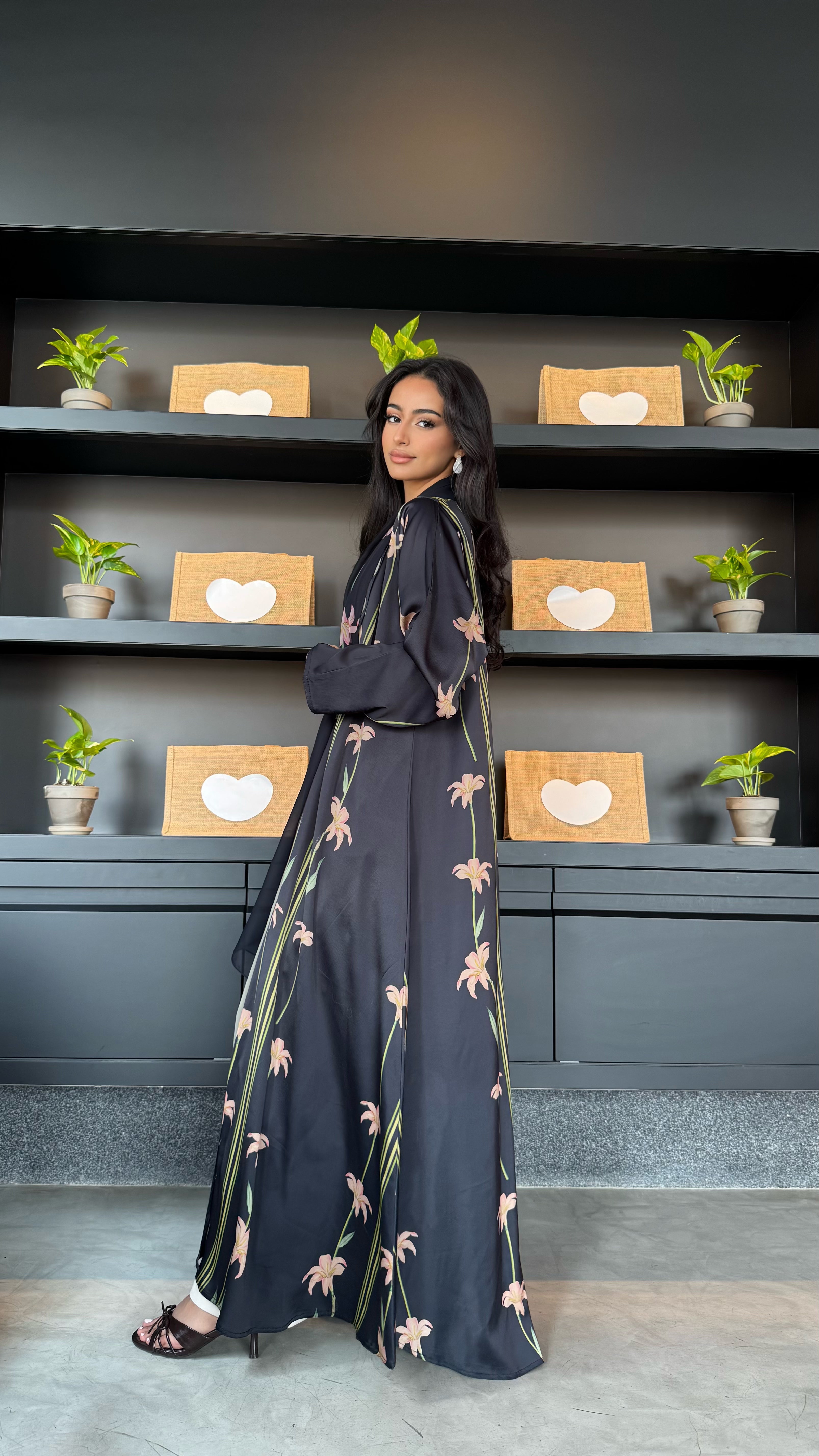 MW1640 - عباية اسود مورد - Aya