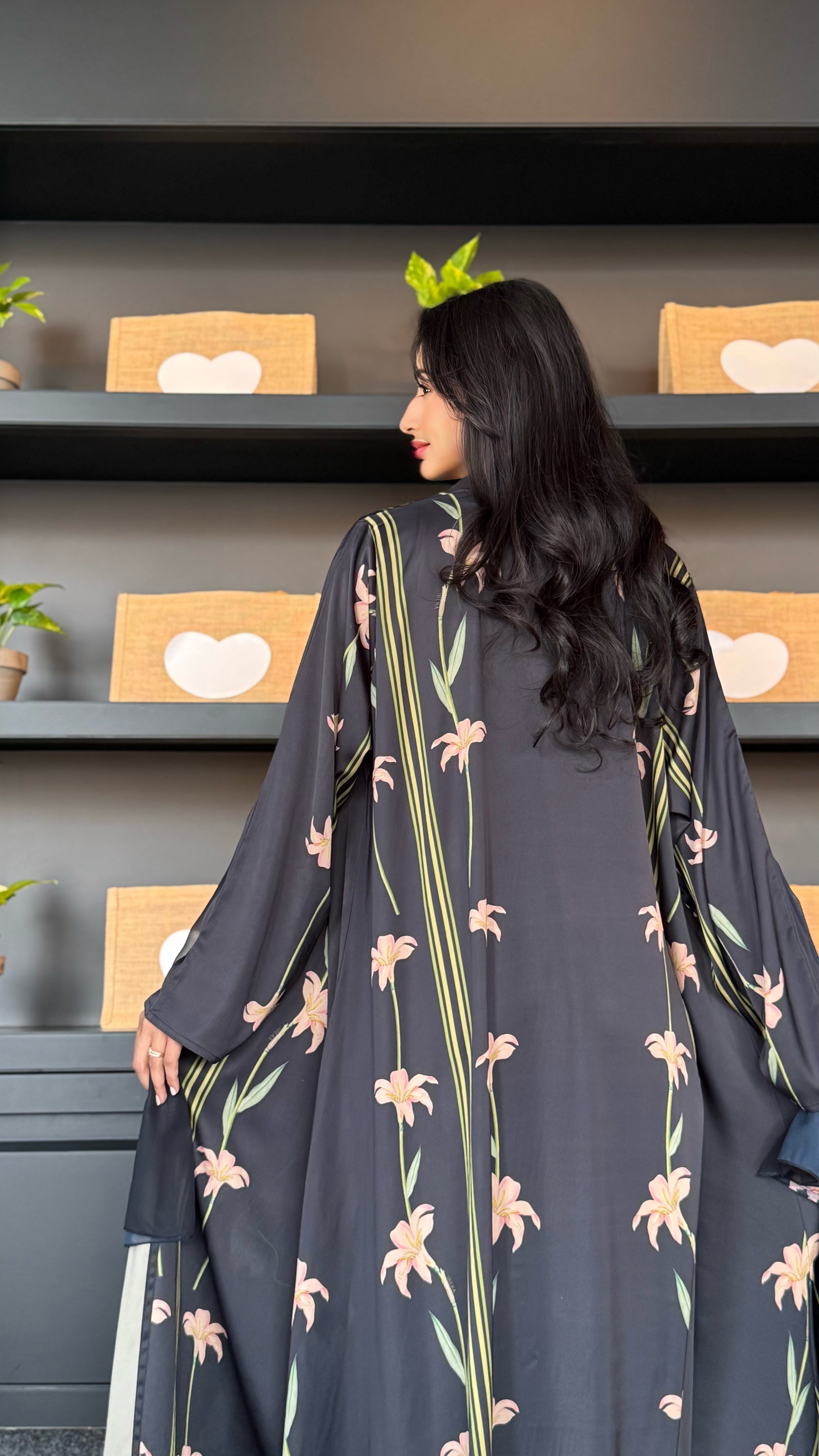 MW1640 - عباية اسود مورد - Aya