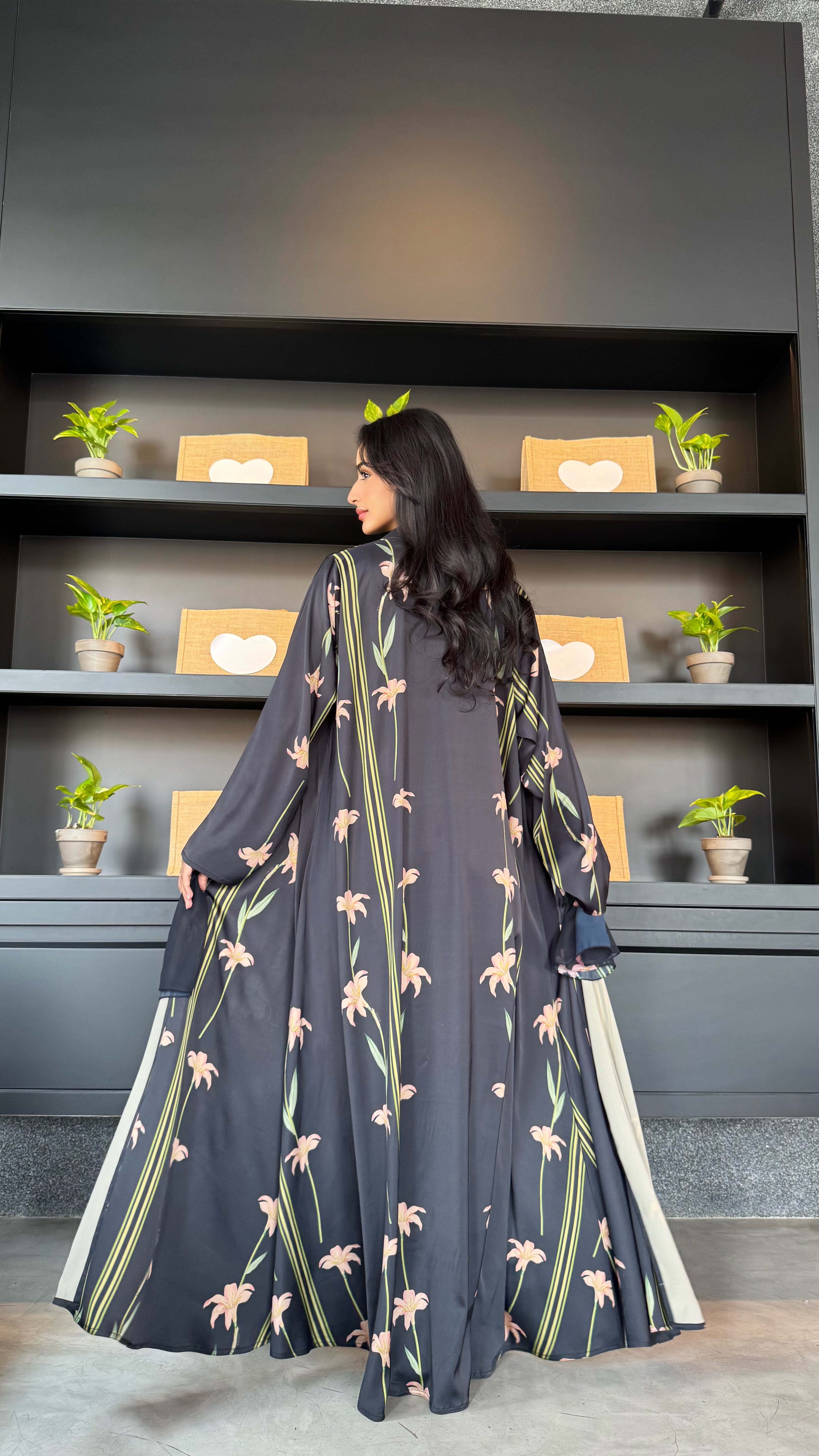 MW1640 - عباية اسود مورد - Aya