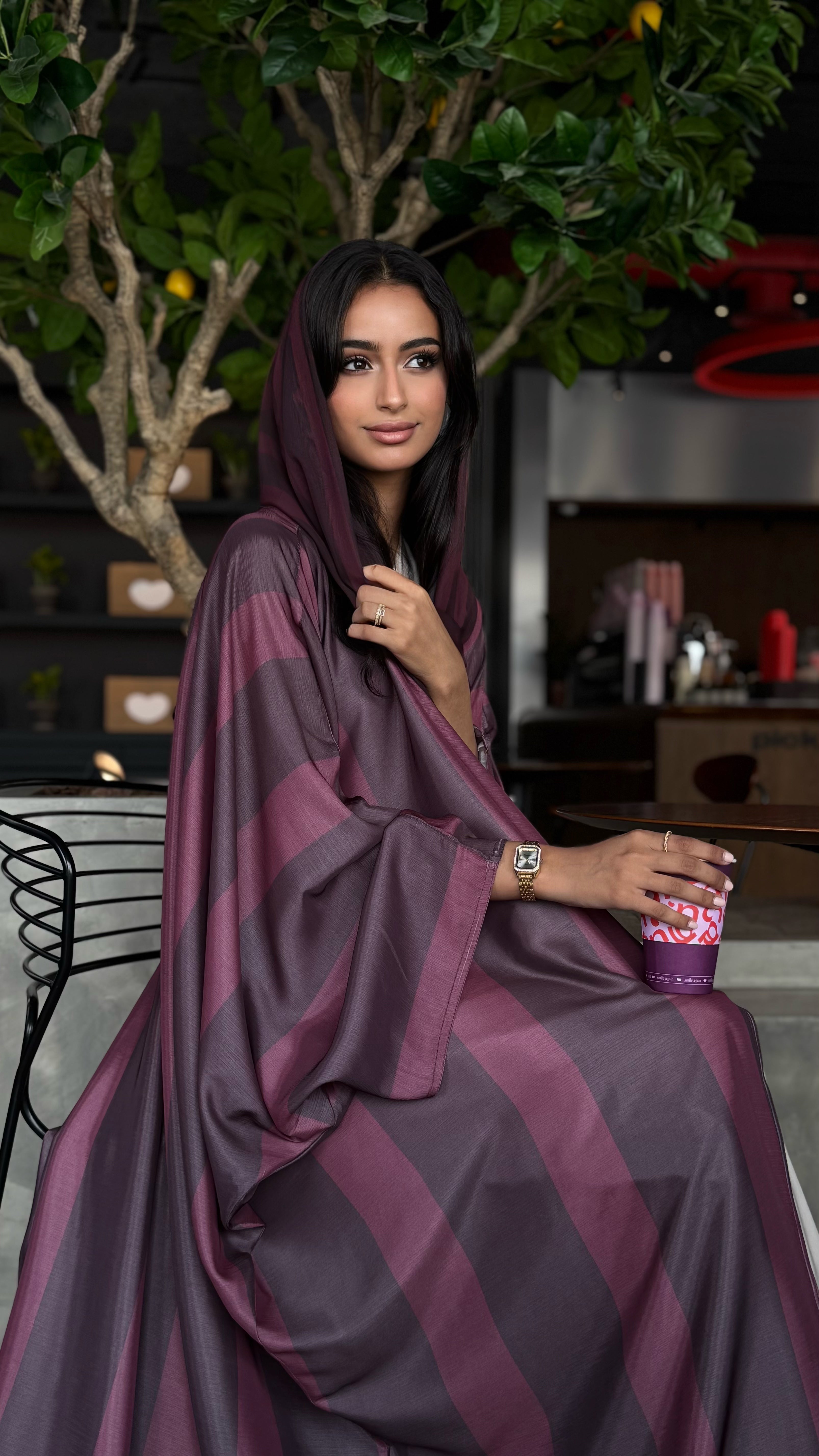 MW1641 - عبايه مخططه عنابي - Aya