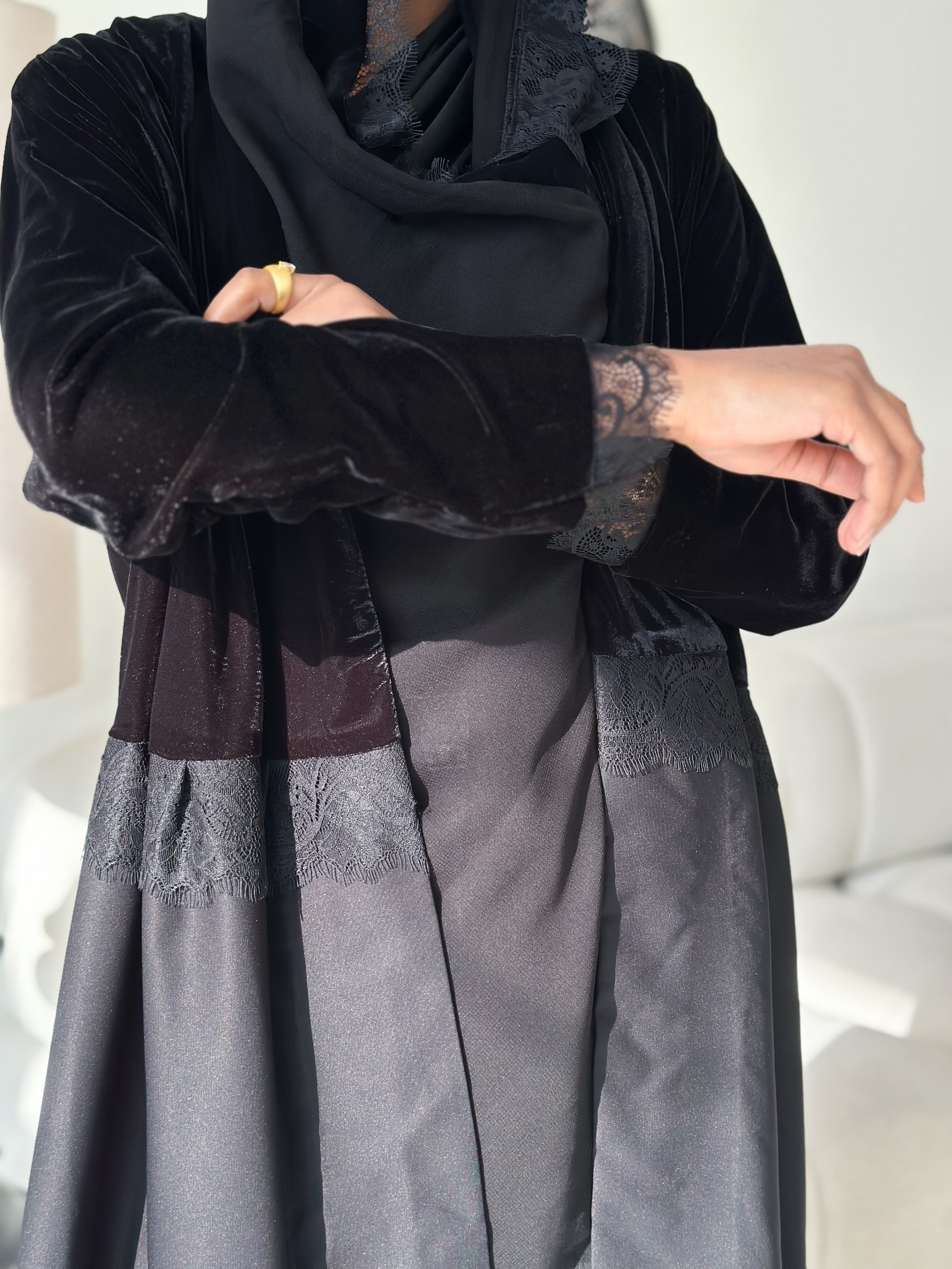 MWT576 - عباية مخمل مع تفته