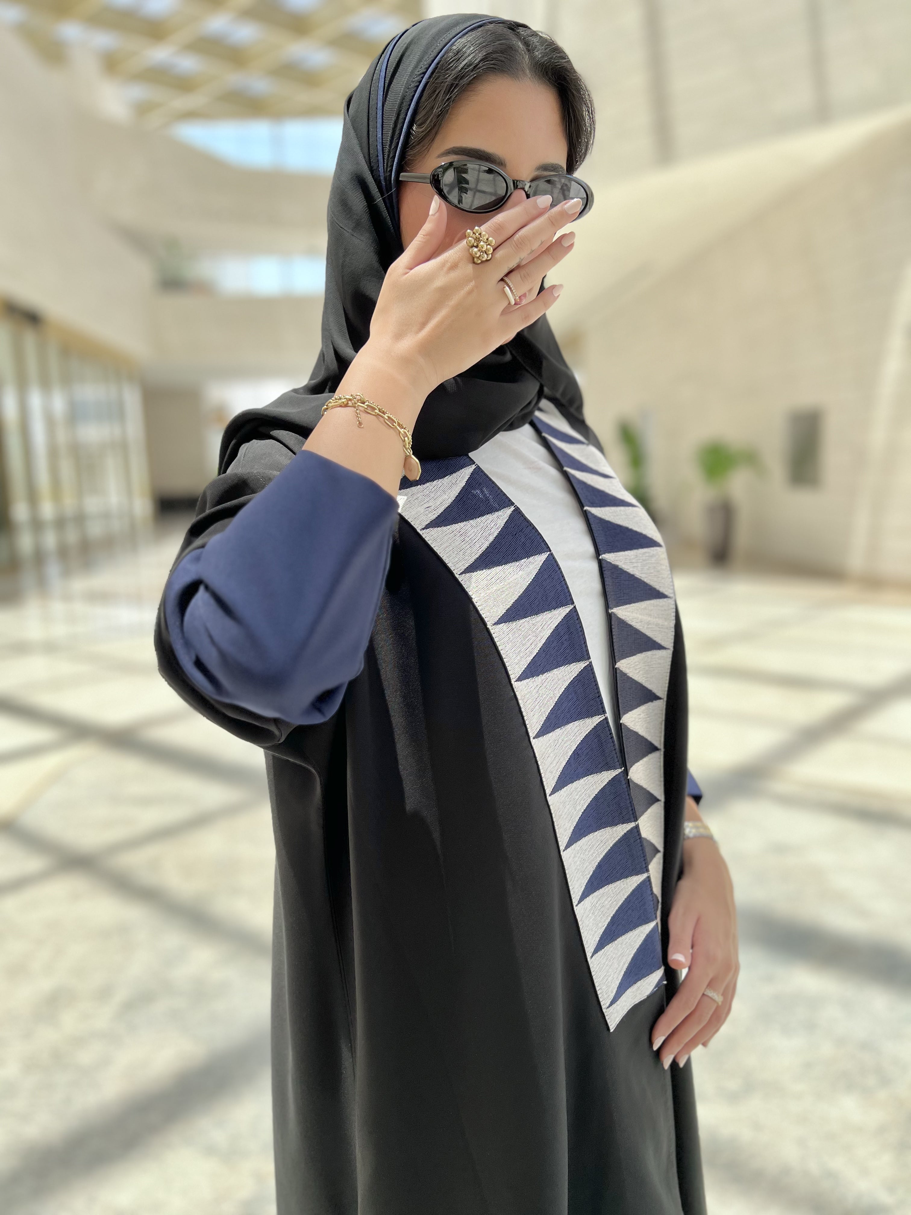 MW1597 - عباية سوداء بتطريز أزرق | Black Abaya with Blue Embroidery
