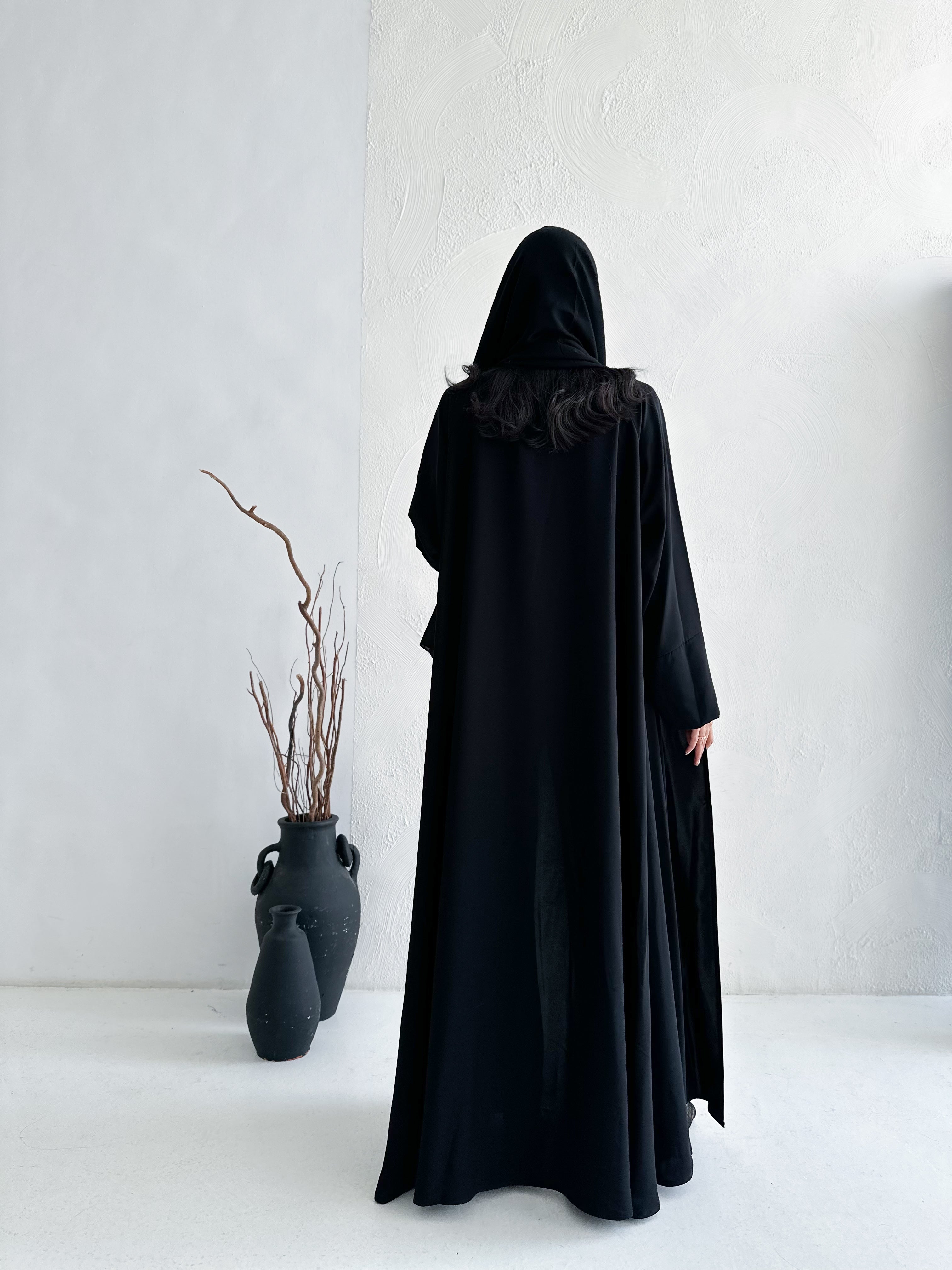 MW1428 -عباية سادة من الكريب الناعم