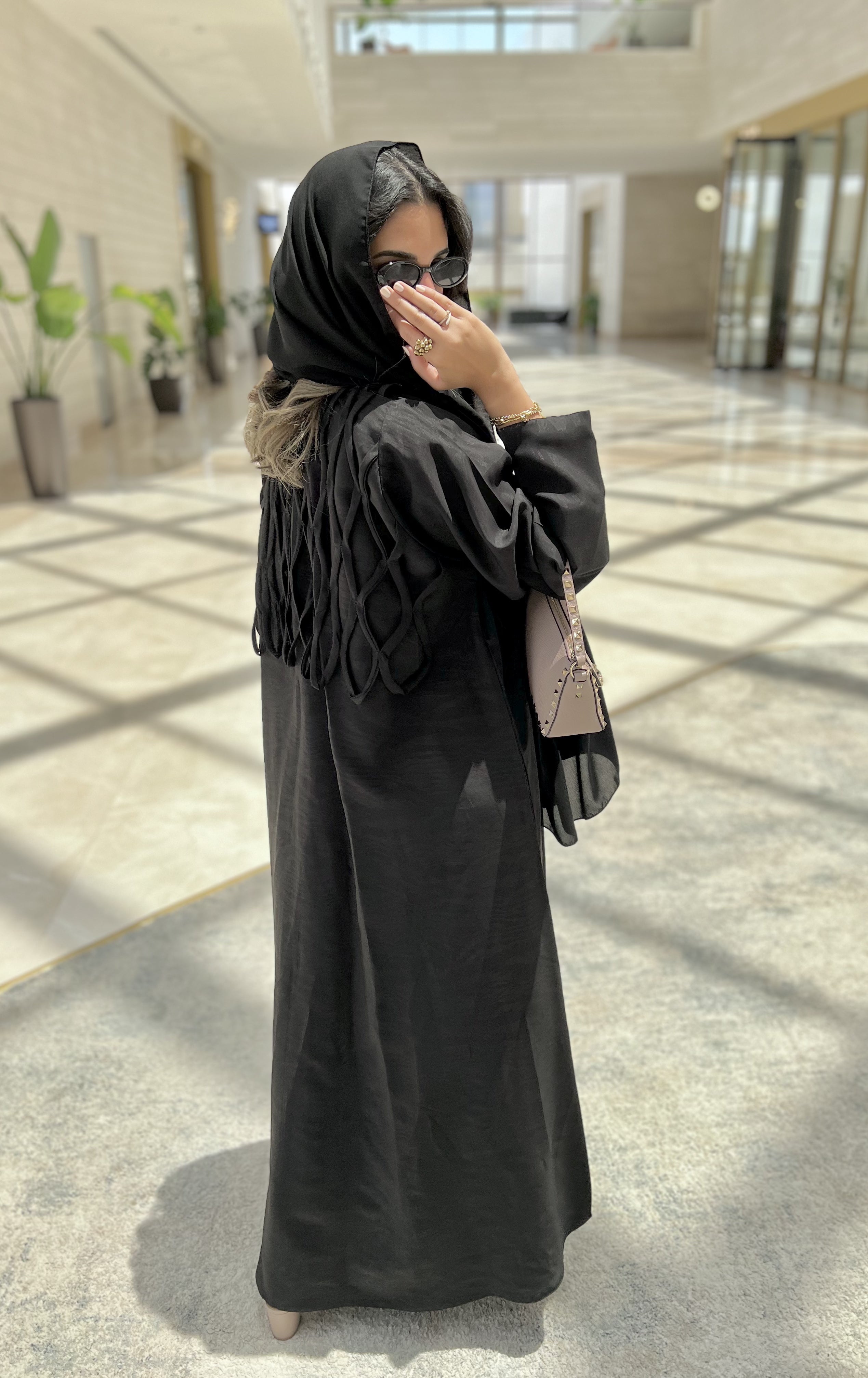 MW1596 - عباية كريب نصف كلوش بظهر مميّز | Crepe Half-Cloché Abaya with Unique Back Design